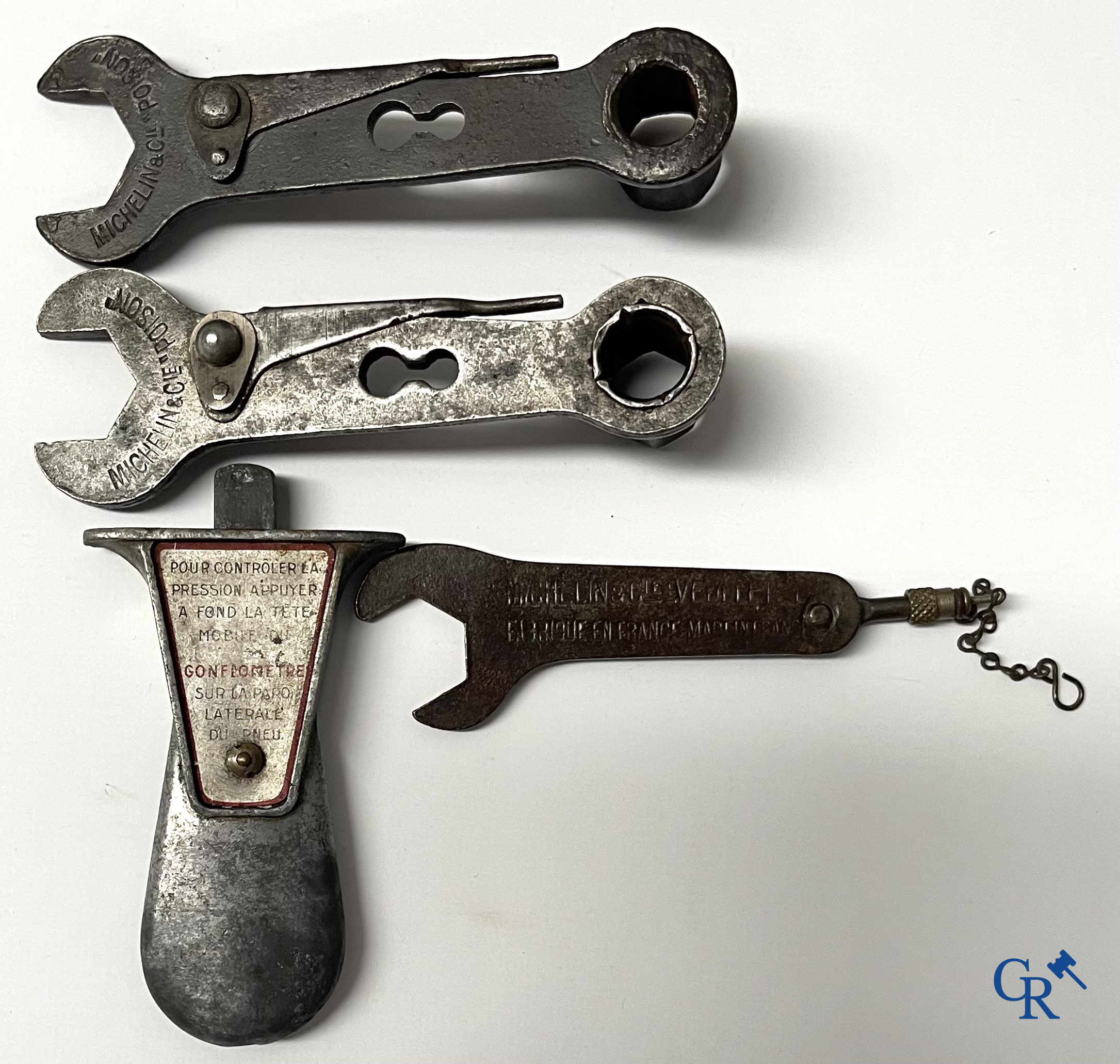 Michelin, an interesting lot with Michelin objects, mainly from the 1920's and 1930's.