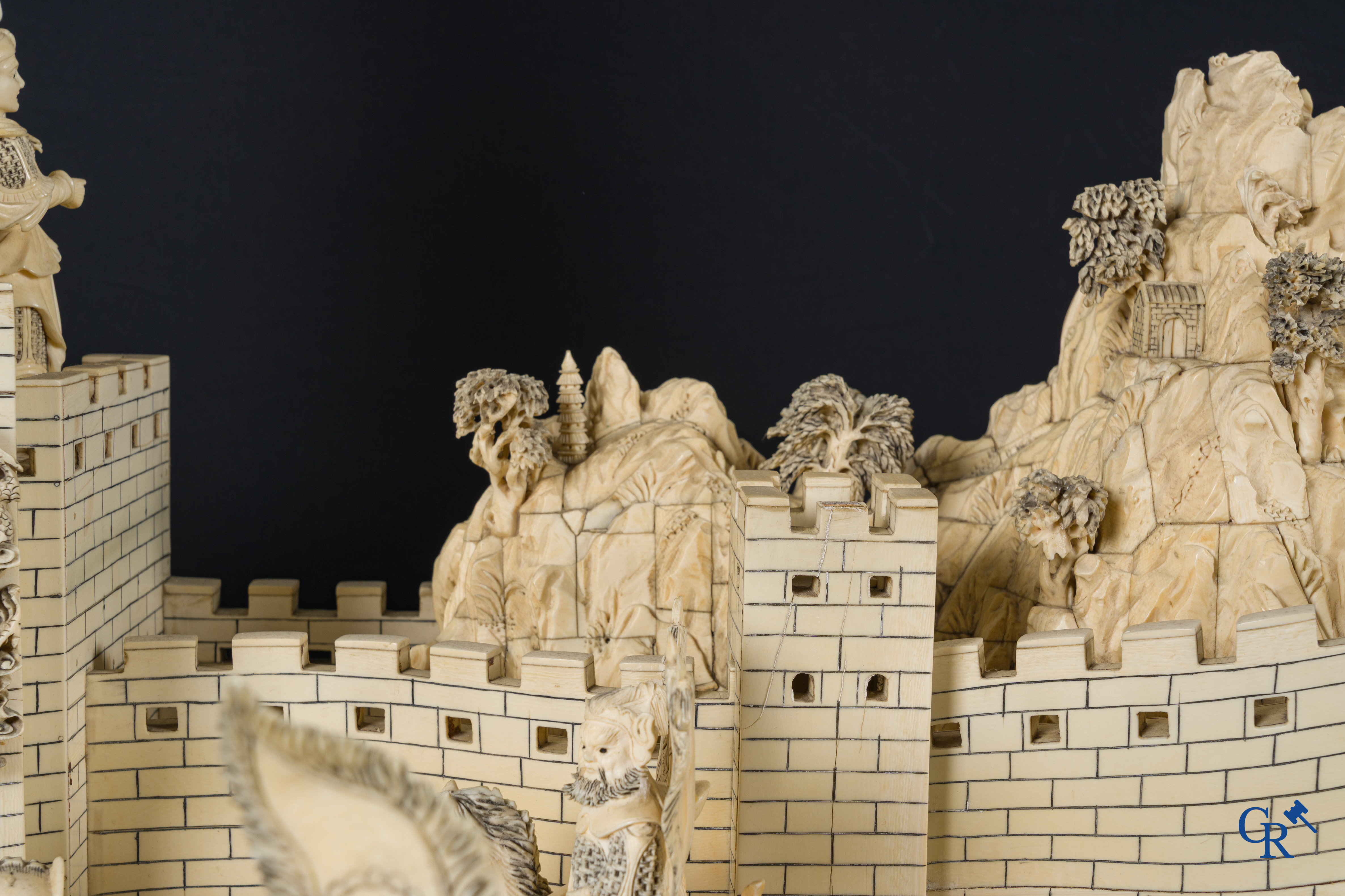 Aziatica, een grote Chinese groep in ivoor en hout. Late Qing-dynastie (1644-1912).