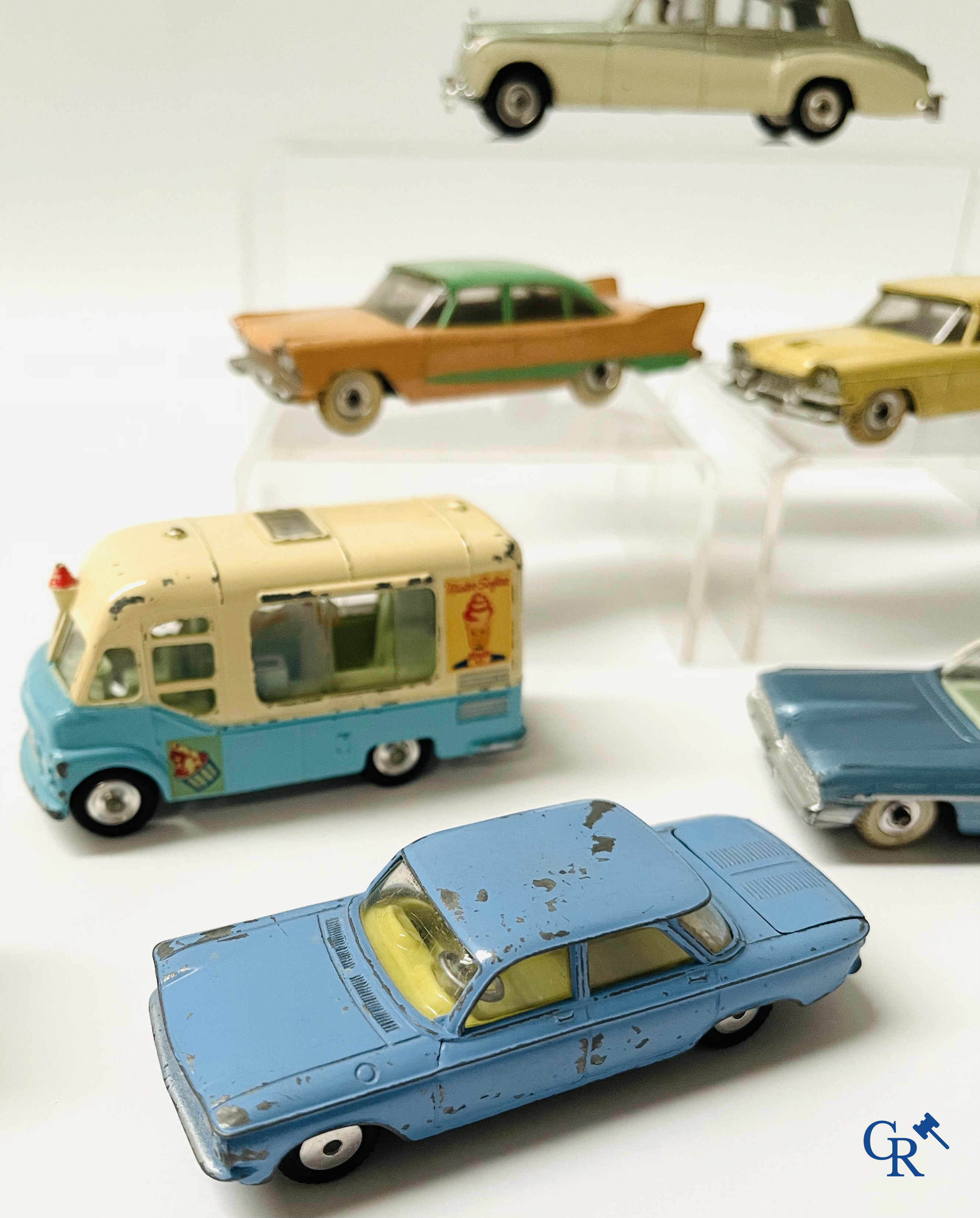 Old toys, a lot with Dinky Toys and Corgi Toys.