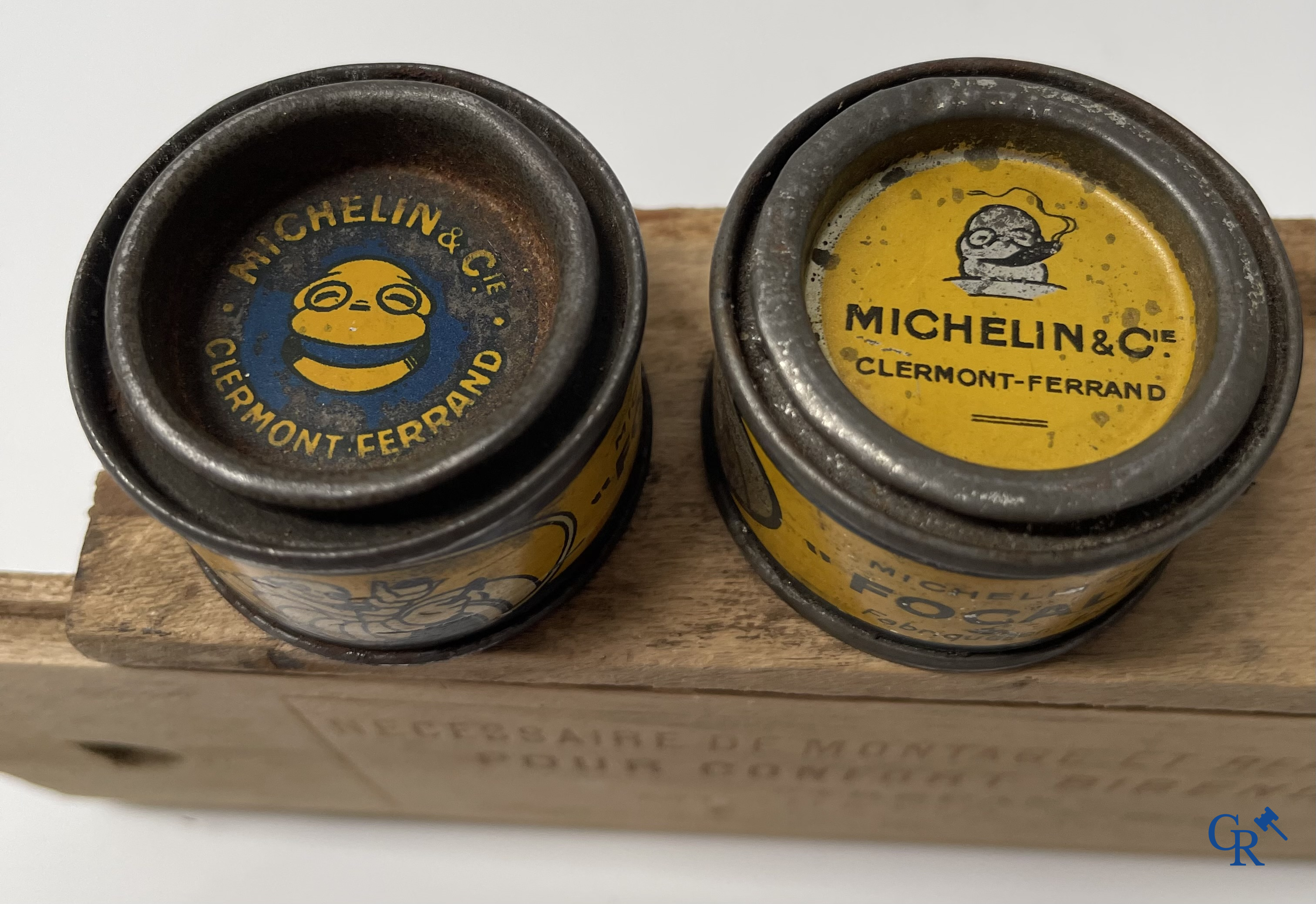 Michelin, an interesting lot with Michelin objects, mainly from the 1920's and 1930's.