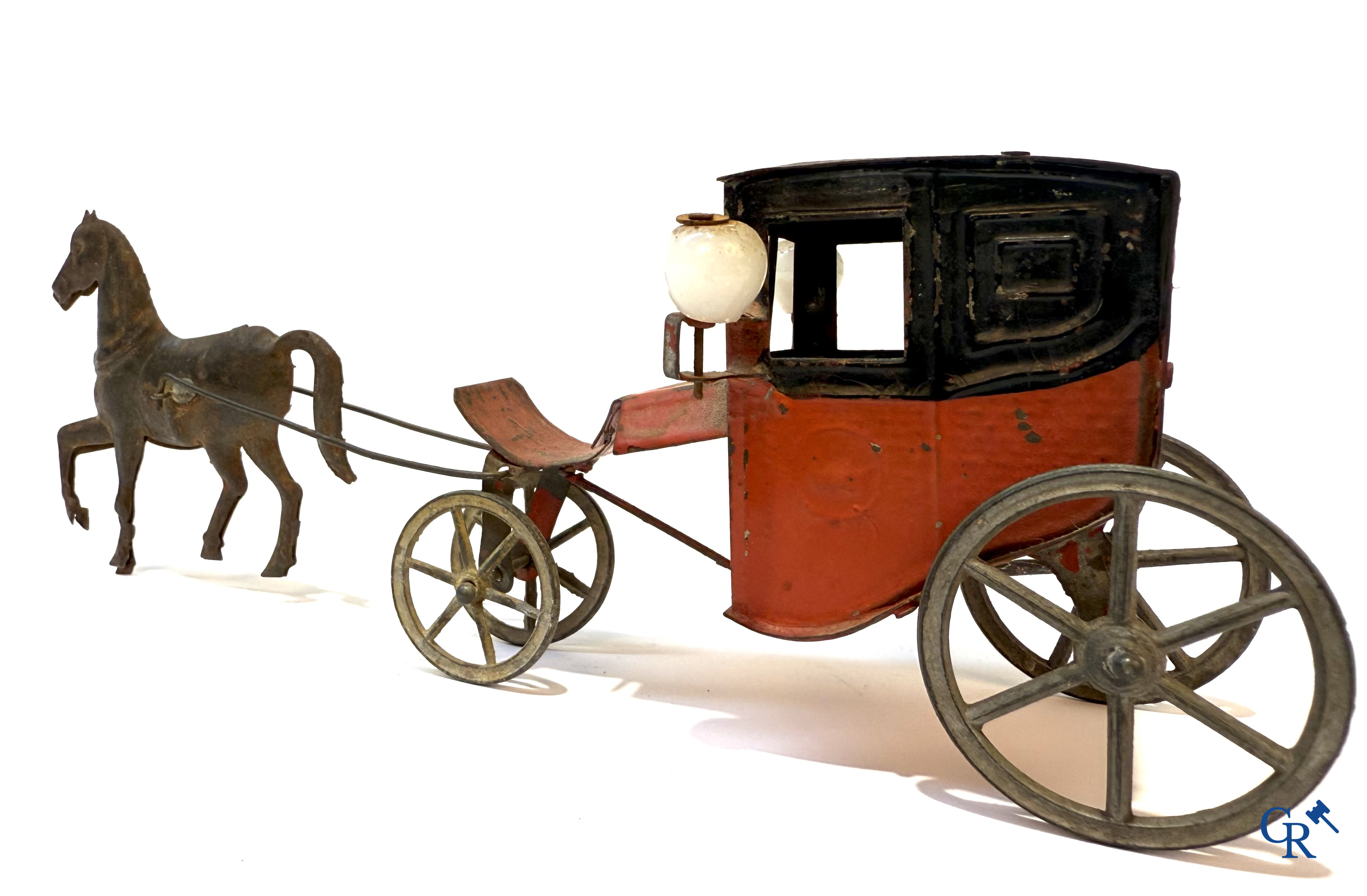 Old toys, 2 carriages with horse in painted tin. Germany (Märklin?) and France. Circa 1910.
