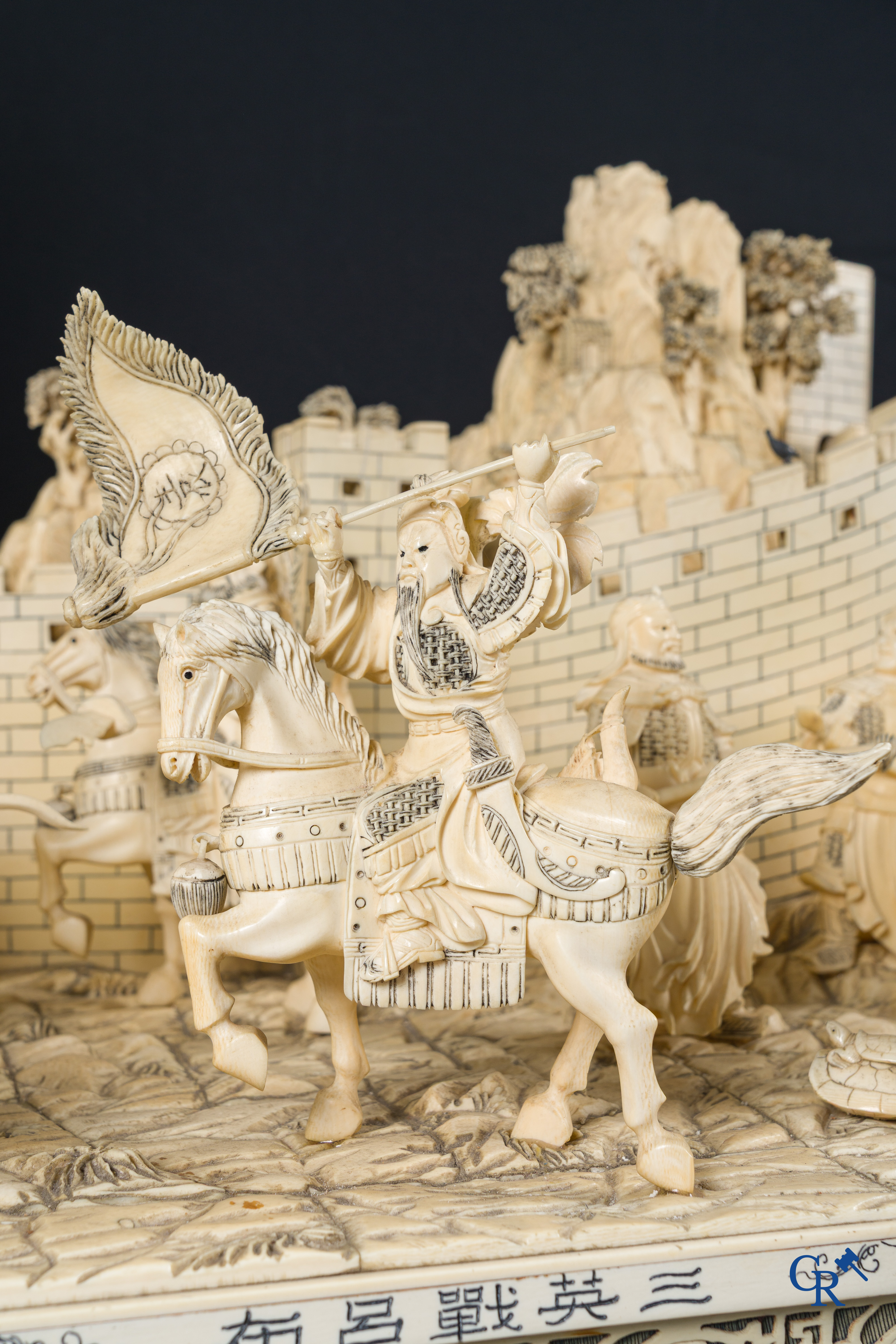 Aziatica, een grote Chinese groep in ivoor en hout. Late Qing-dynastie (1644-1912).