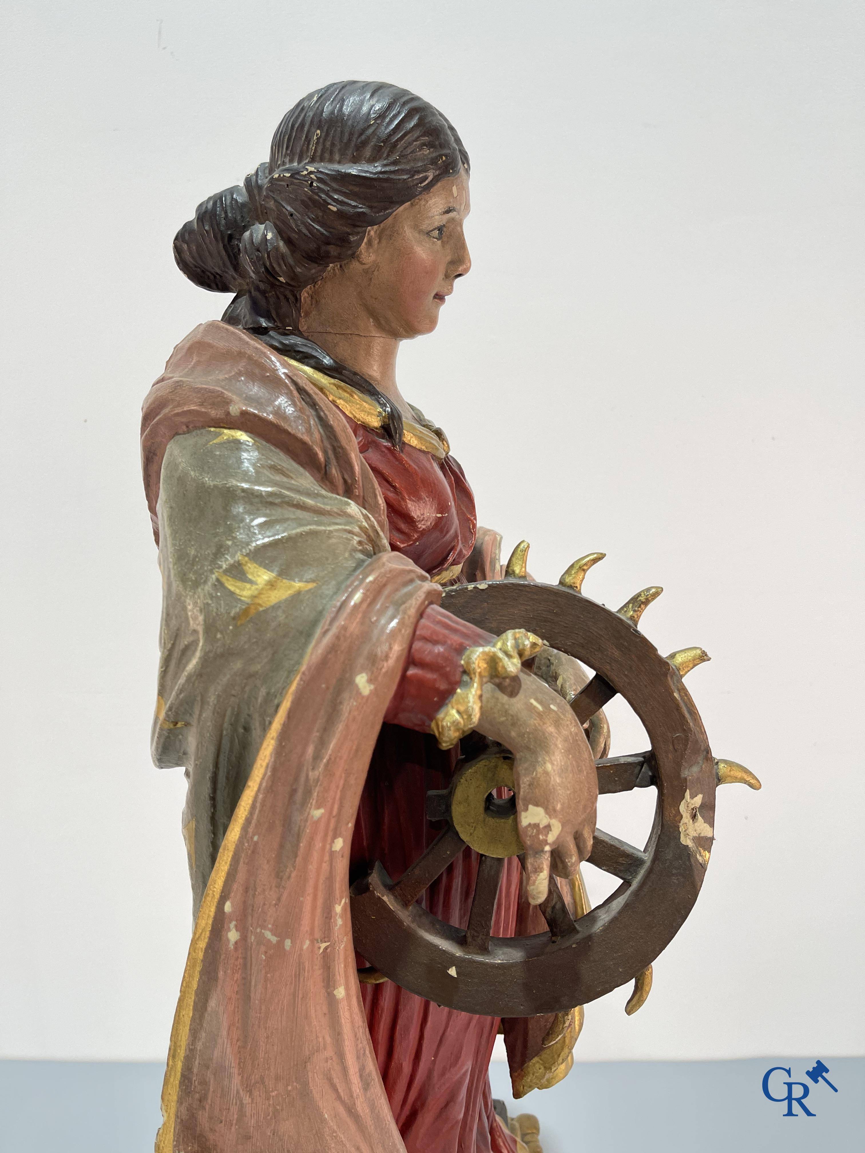 Religious objects, a finely carved and polychrome wooden statue of Saint Catherine in Baroque style. 18th century.