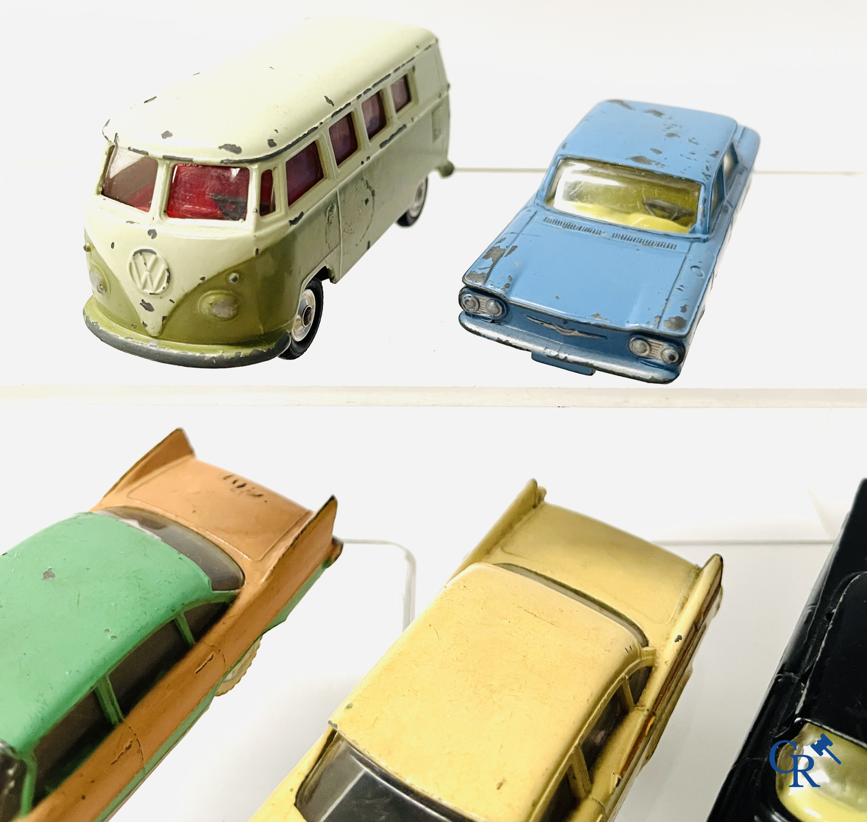 Old toys, a lot with Dinky Toys and Corgi Toys.