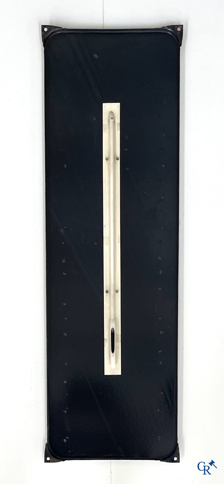 Huiles Labo, emaille reclamebord met ingewerkte thermometer voor motor olie. 60'er jaren.