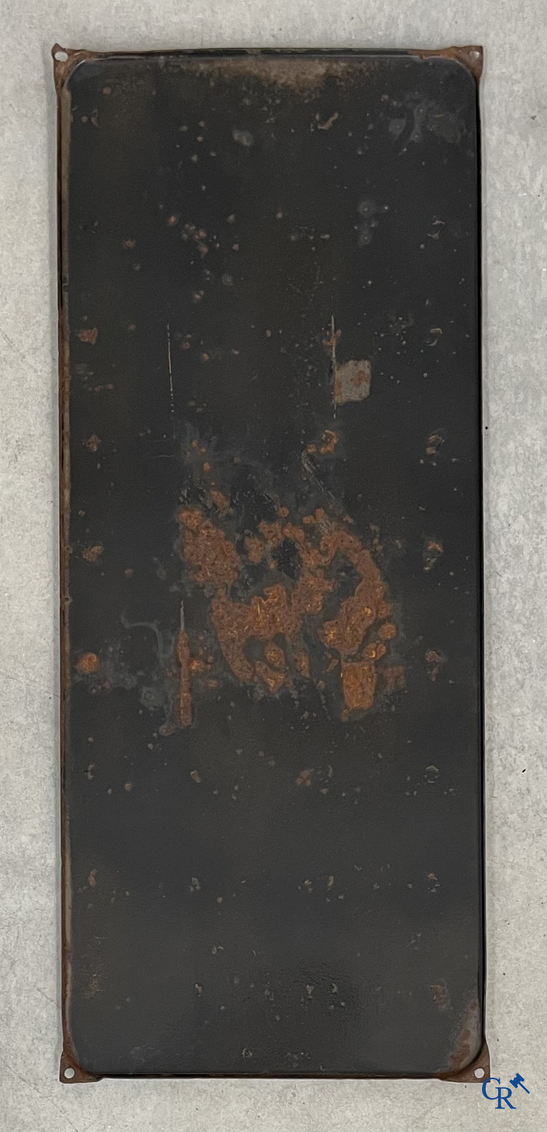 Englebert, Emaille reclamebord om de bandenspanning van Englebert banden op te geven. Foremail Bruxelles 1949.