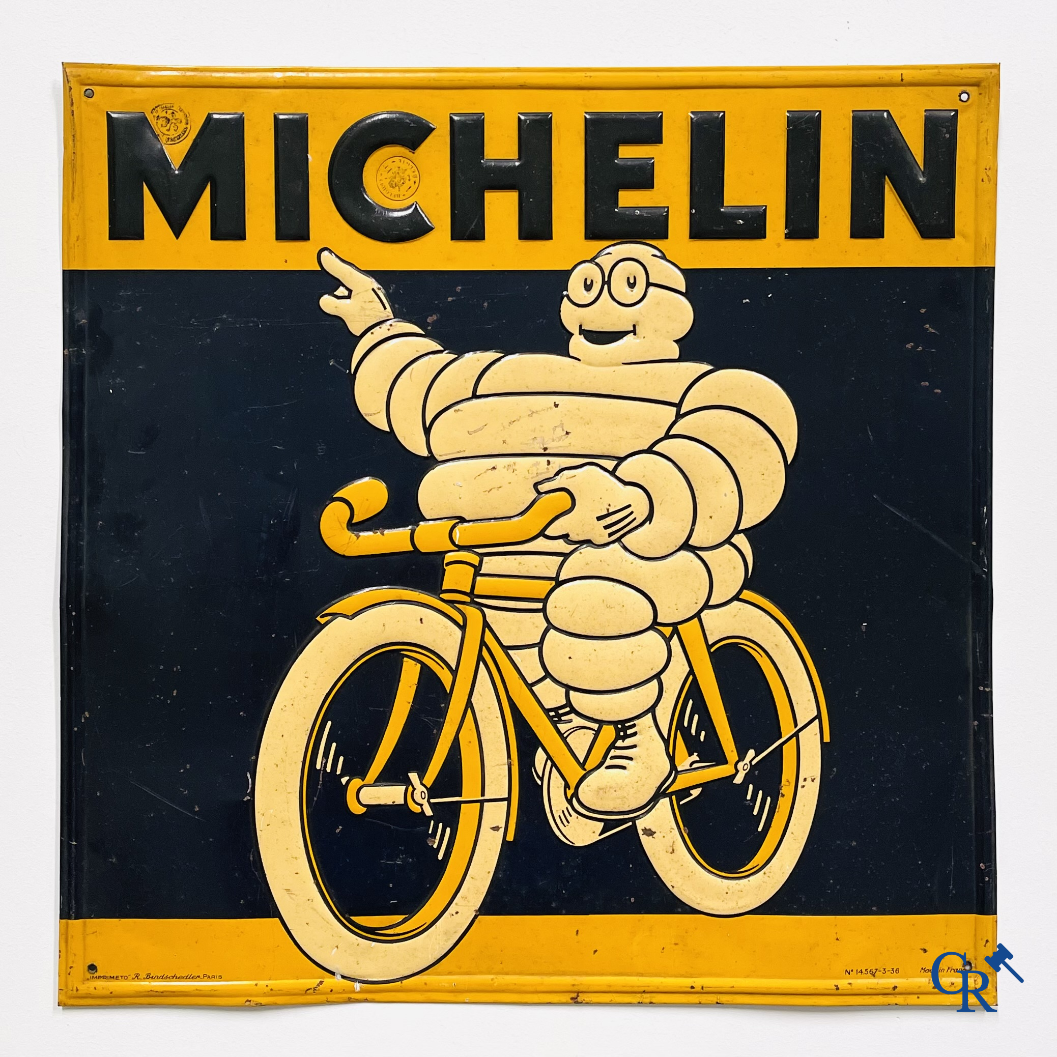 Michelin, Een publiciteit in beschilderd blik voor Michelin Fietsbanden. "Imprimeto" R. Bindschedler Paris. Circa 1940.
