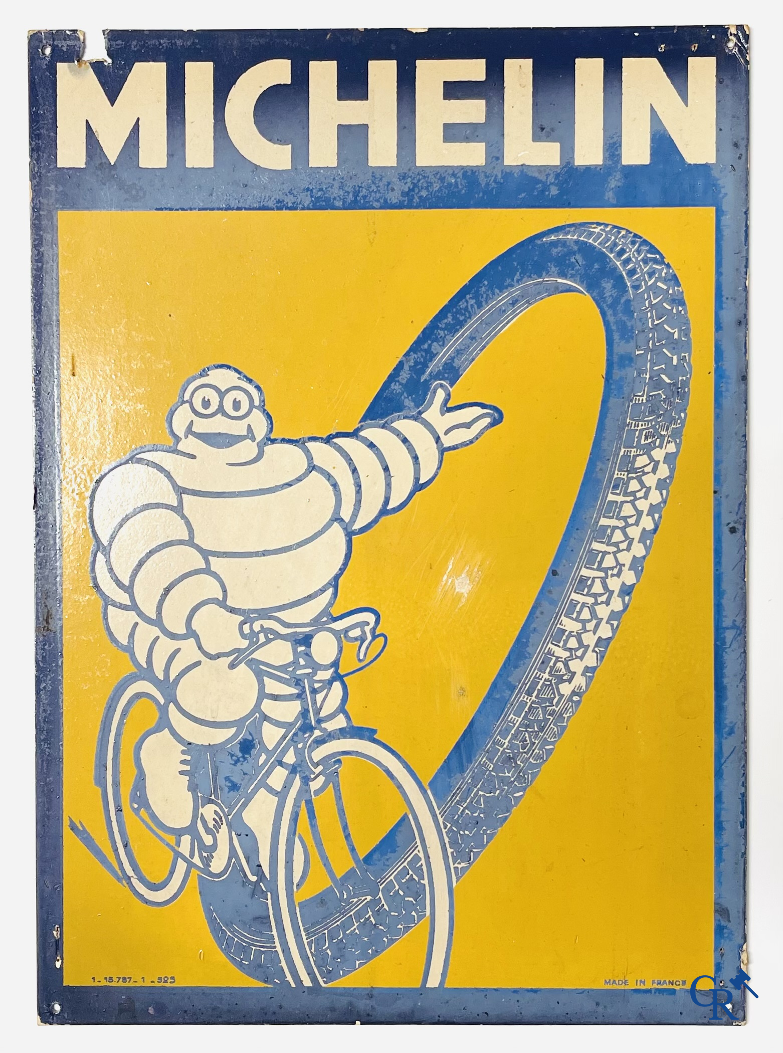 Michelin, een groot lot reclame objecten en meetinstrumenten voor Michelin banden.
