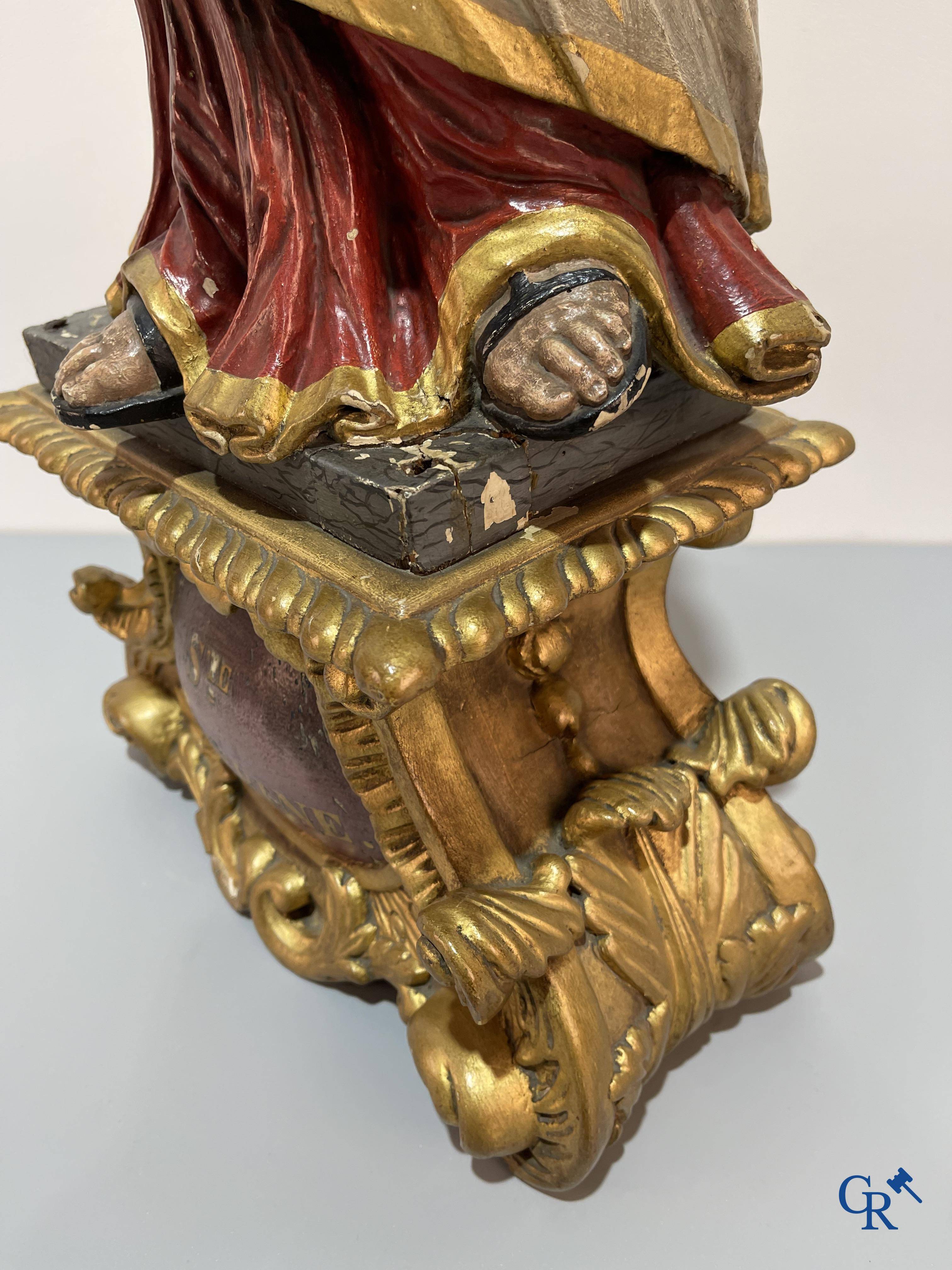 Religious objects, a finely carved and polychrome wooden statue of Saint Catherine in Baroque style. 18th century.