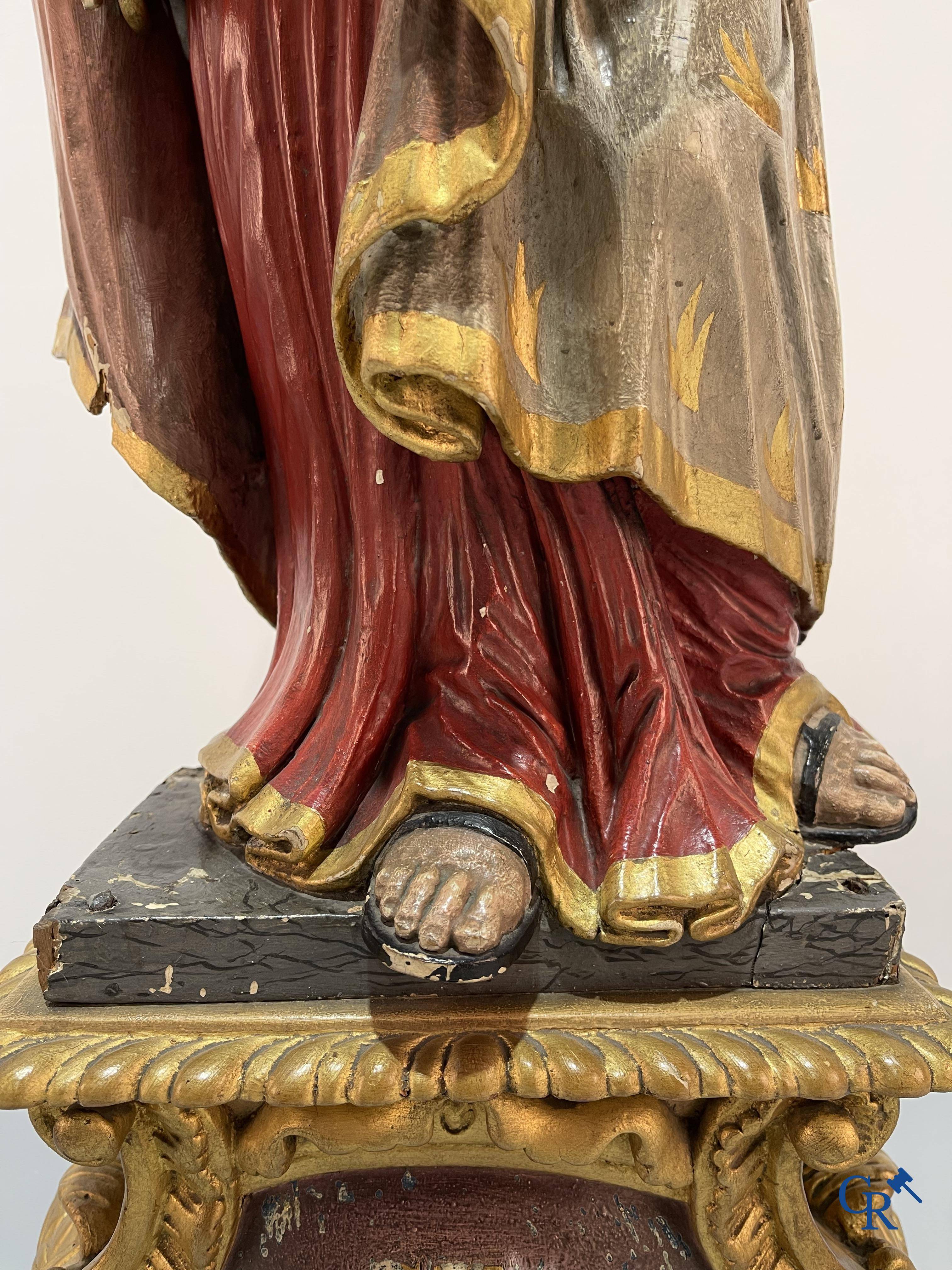 Religious objects, a finely carved and polychrome wooden statue of Saint Catherine in Baroque style. 18th century.