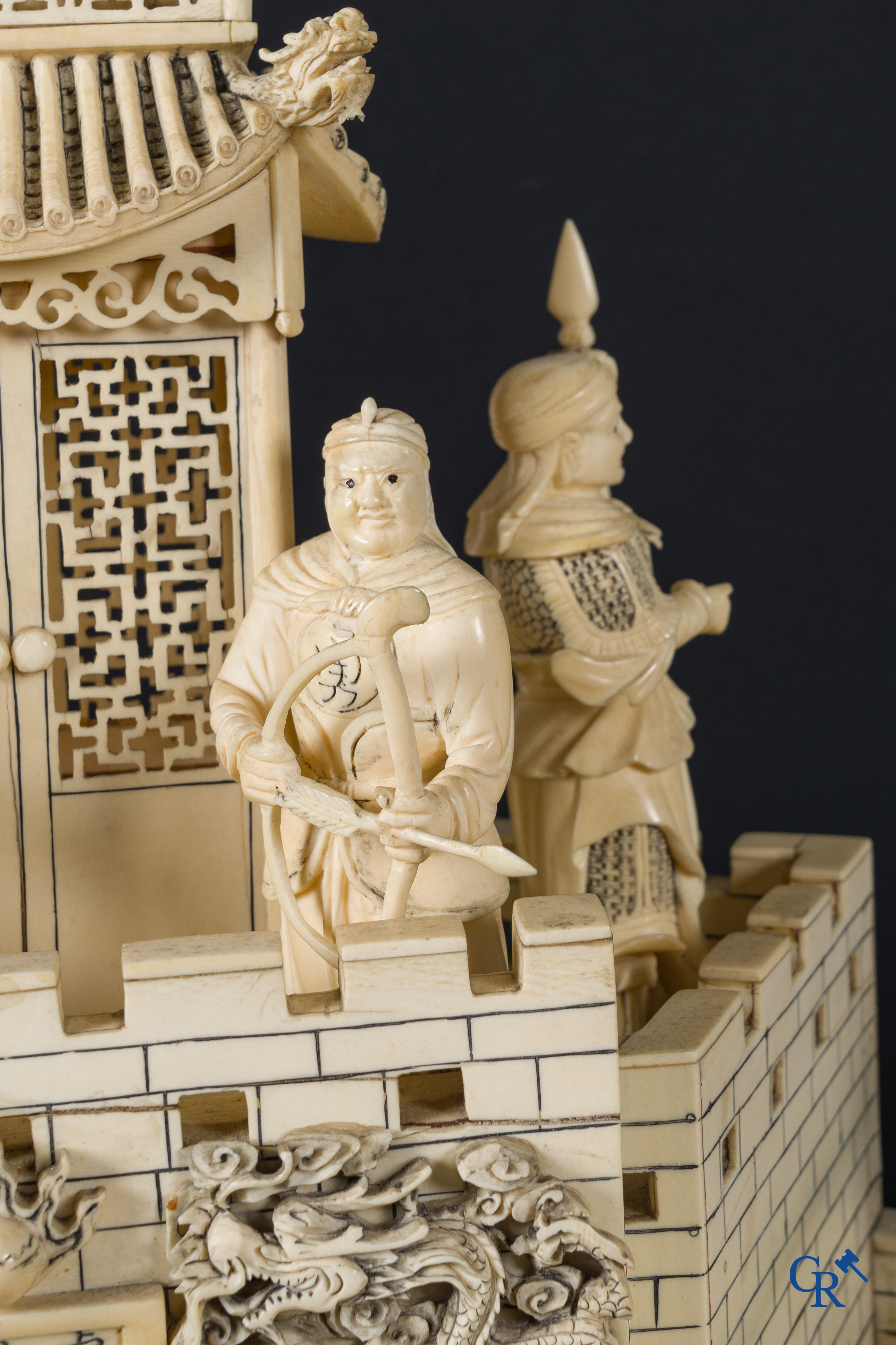 Aziatica, een grote Chinese groep in ivoor en hout. Late Qing-dynastie (1644-1912).