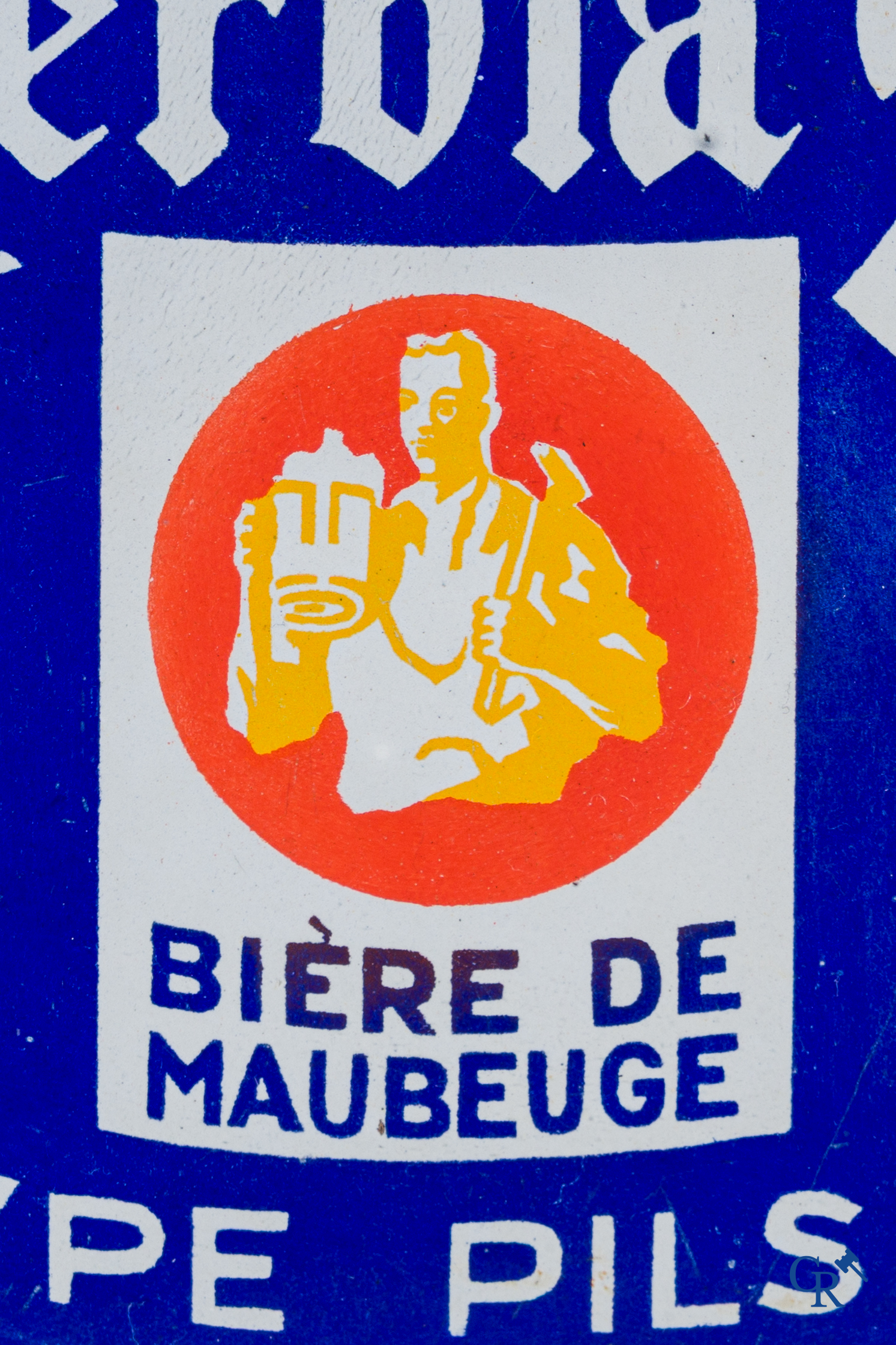 Nervia 29, Brasseries de Maubeuge, flesvormig emaille reclamebord. Emaillerie Koekelberg.