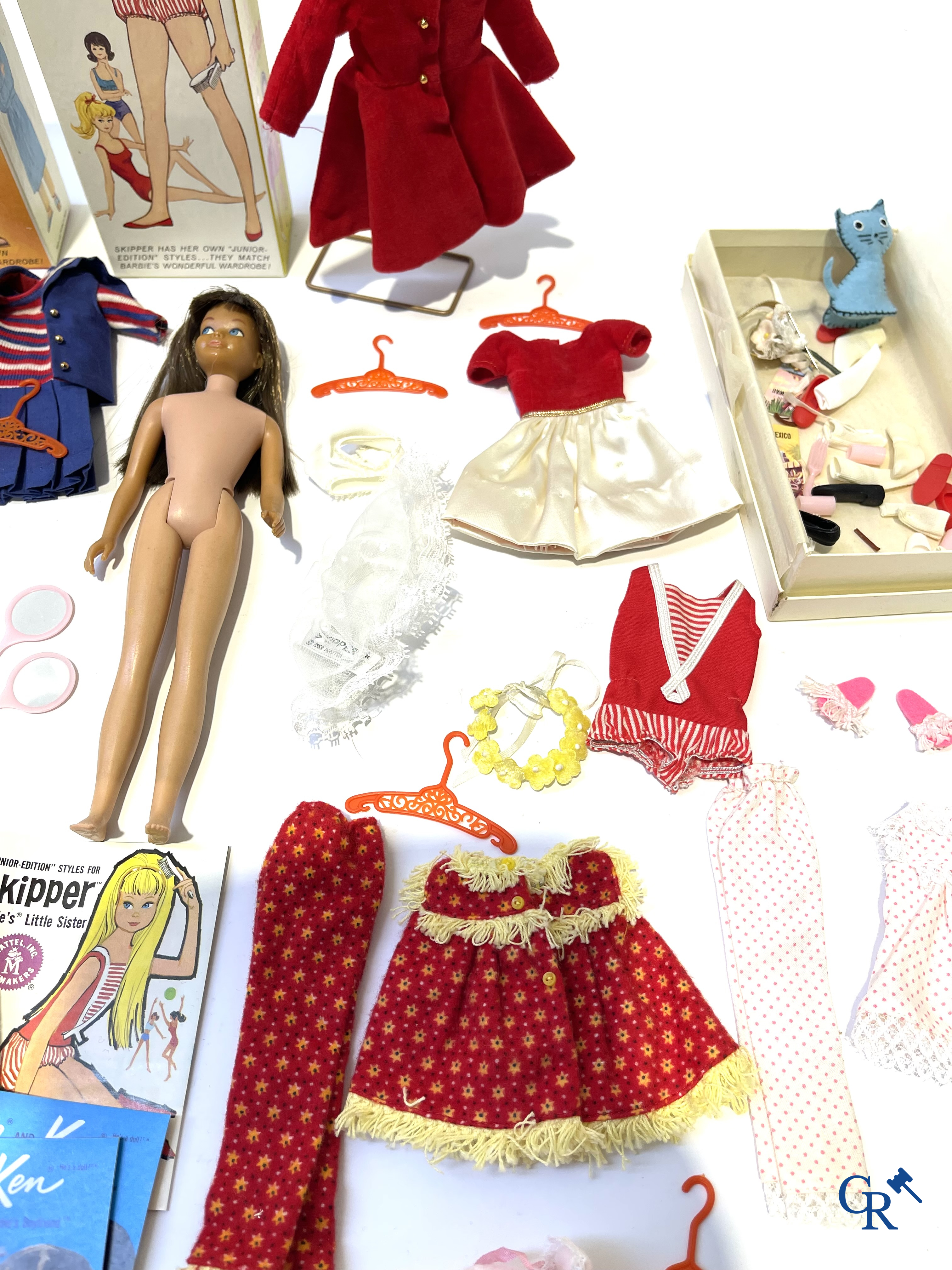Oud Speelgoed. Mattel, een groot lot poppen en attributen. Barbie, Ricky, Skipper, Ken enz. Jaren '60 en later.