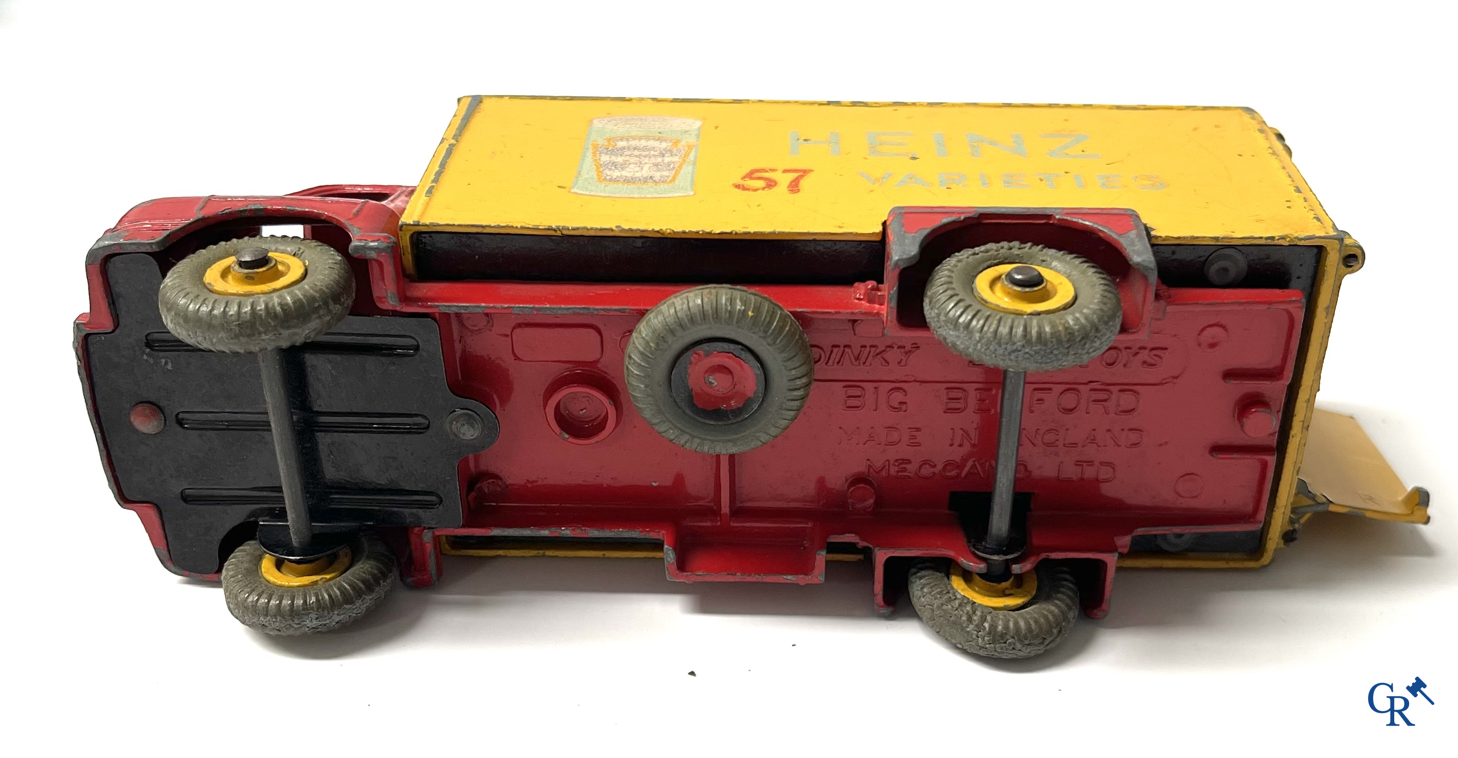 Oud speelgoed. Een interessant lot speelgoed. Dinky toys, Prameta Kölner Automodelle, Contstruction Jeep Japan, enz.