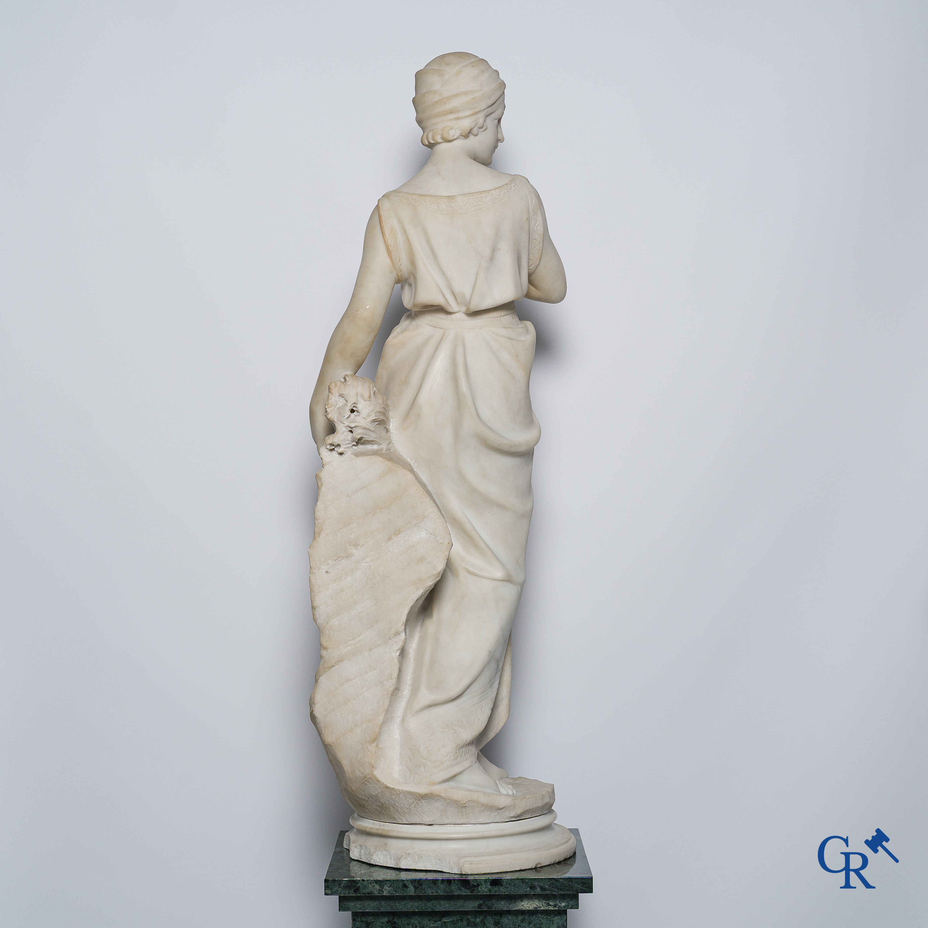 Boyer. Grote en fijn gesculpteerde romantische voorstelling in Carrara marmer gesigneerd Boyer. 19e eeuw.