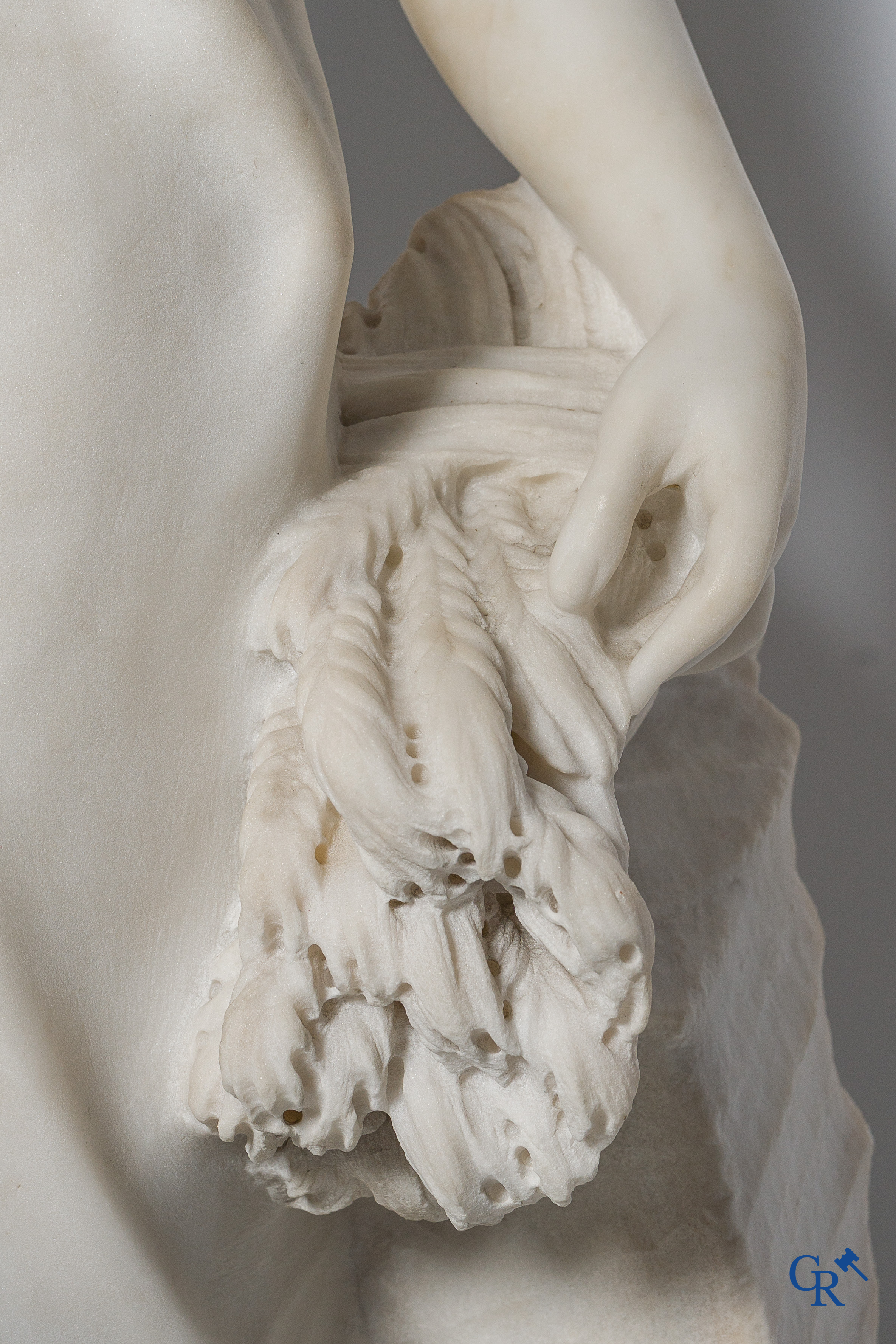 Boyer. Grote en fijn gesculpteerde romantische voorstelling in Carrara marmer gesigneerd Boyer. 19e eeuw.