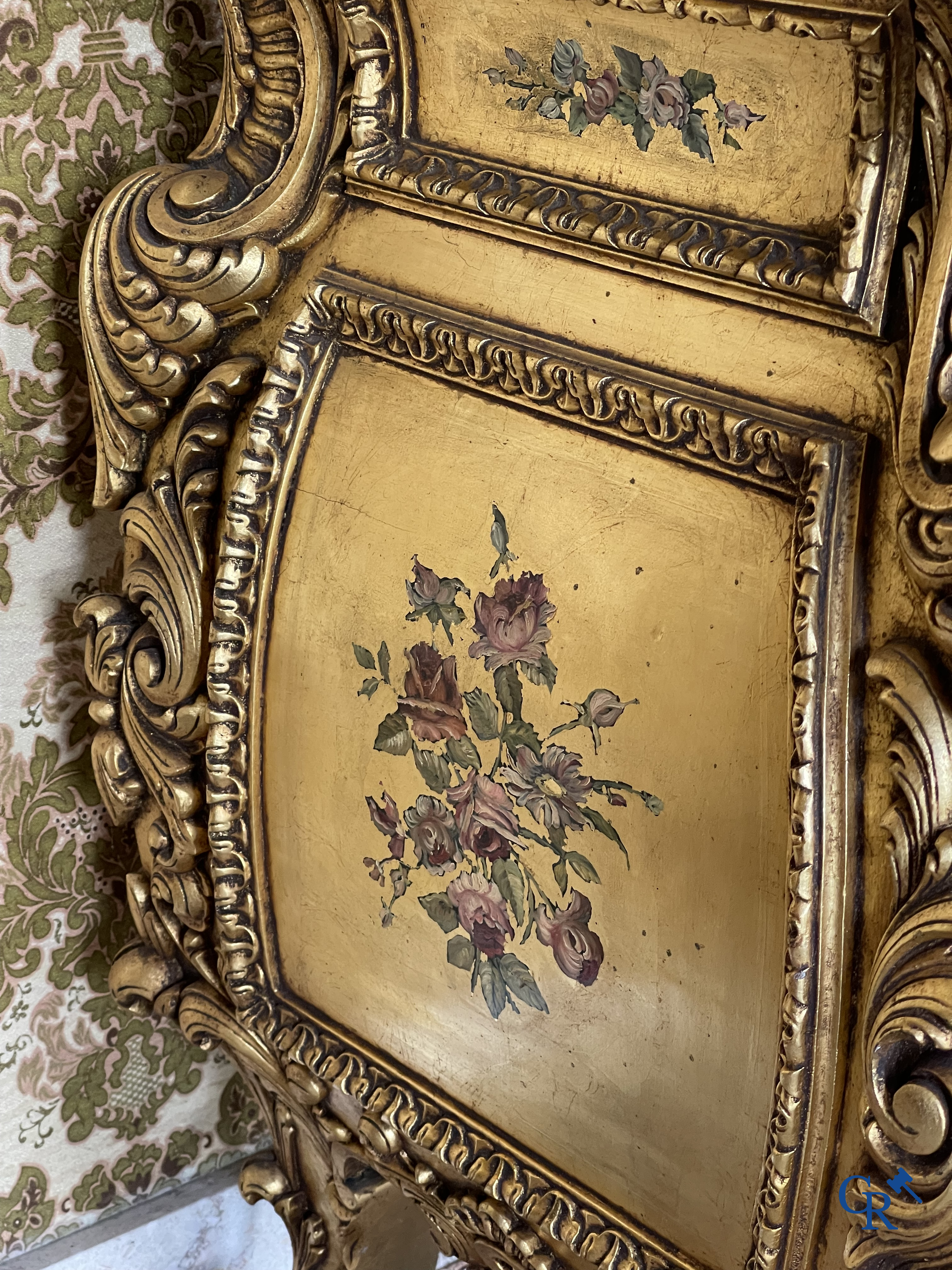 Furniture. Extensive lot with gilded and painted wooden furniture. Console with mirror, chest of drawers, armchairs, etc.