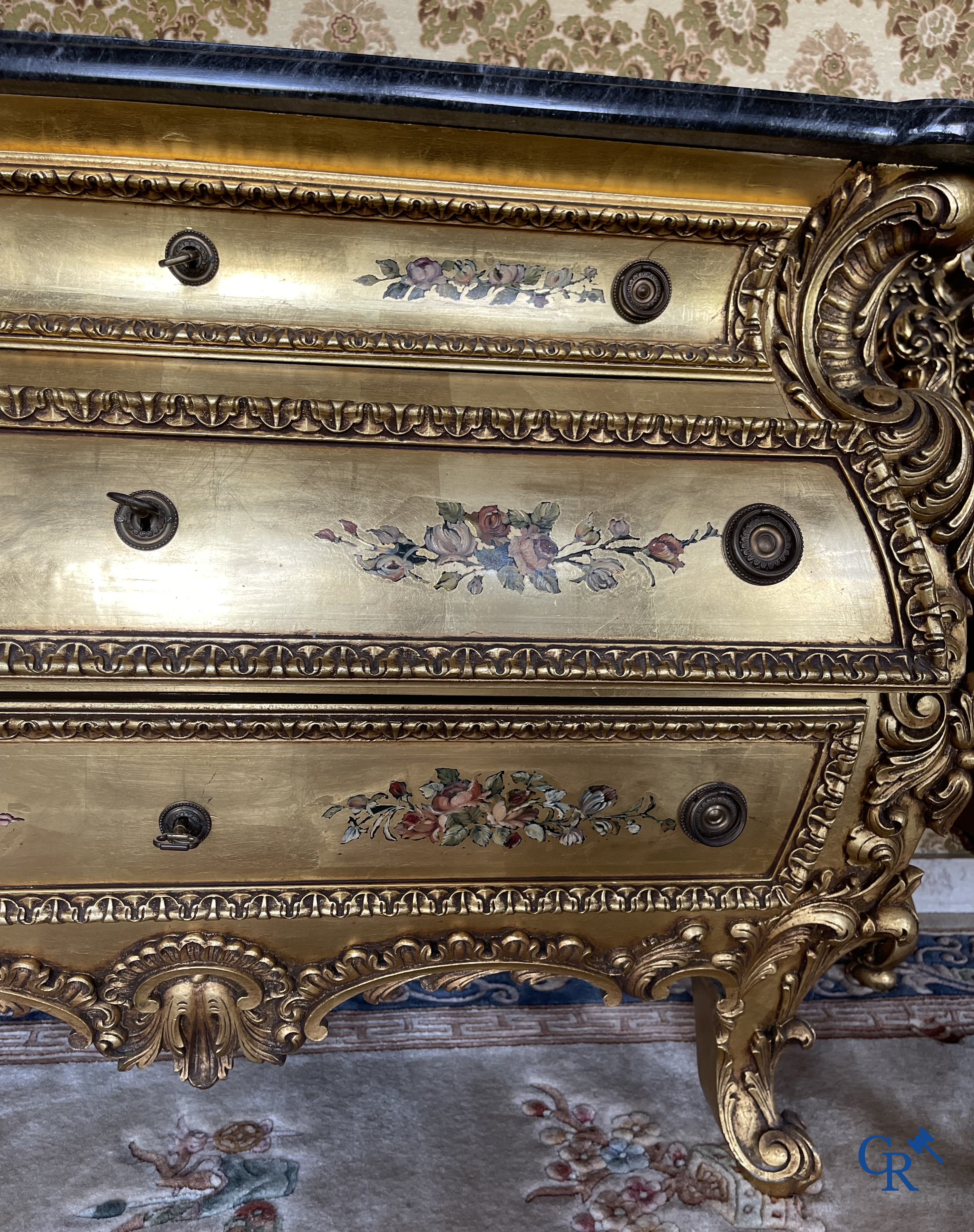 Furniture. Extensive lot with gilded and painted wooden furniture. Console with mirror, chest of drawers, armchairs, etc.