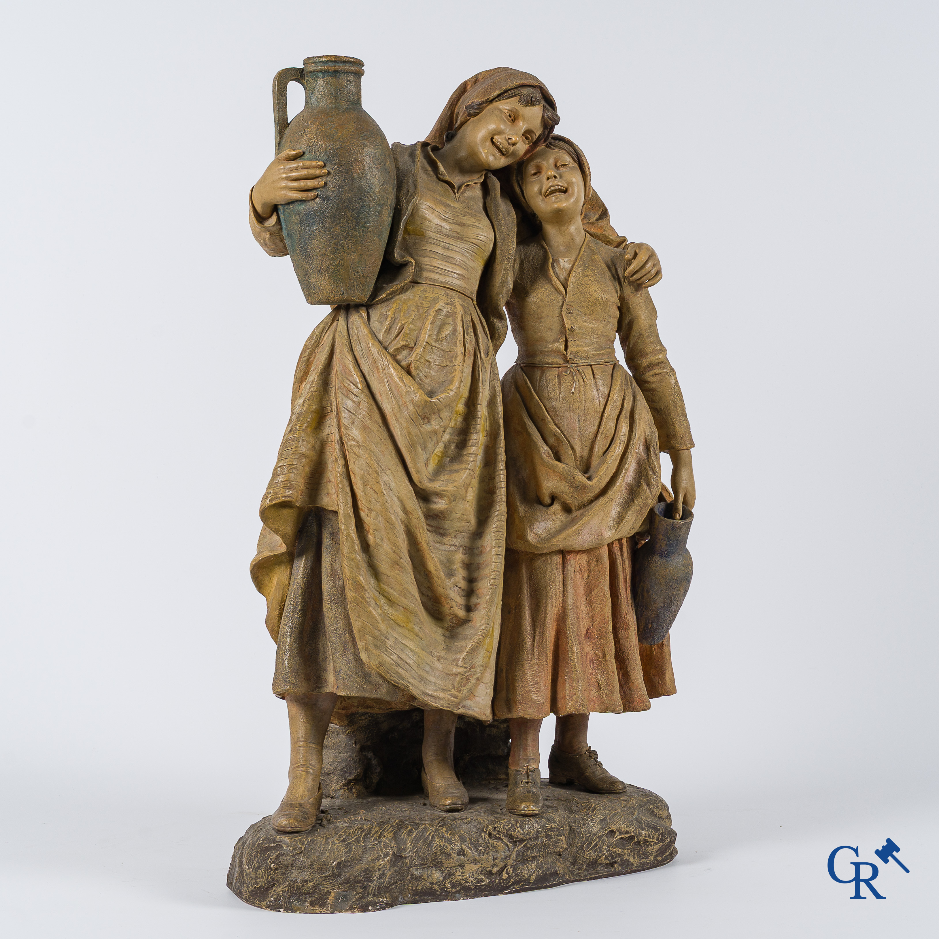 Friedrich Goldscheider Wien. Groot terra cotta beeld, de waterdraagsters. Gesigneerd G. Tole, circa 1910.