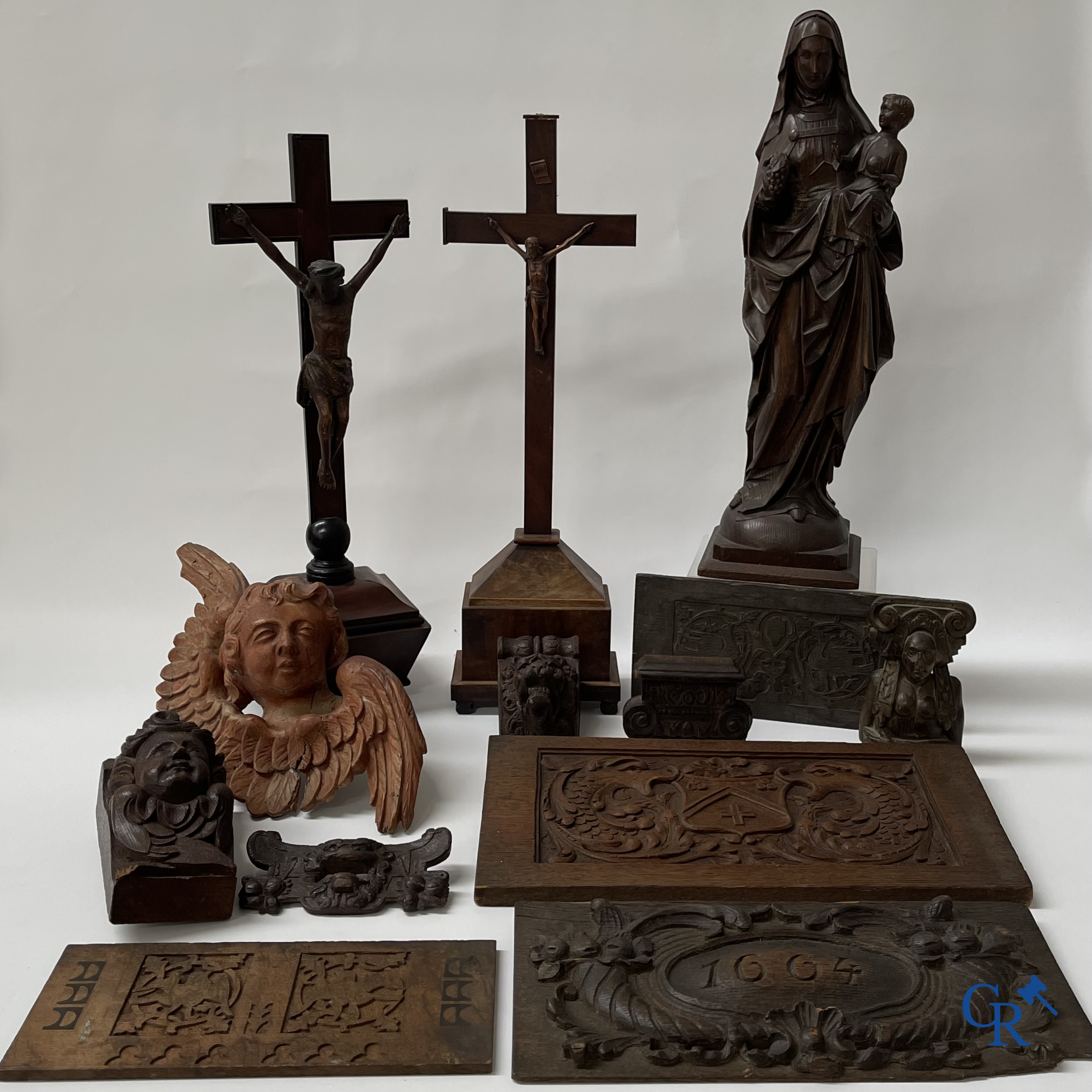 Religious objects. Large lot of wood sculptures. 19th century.