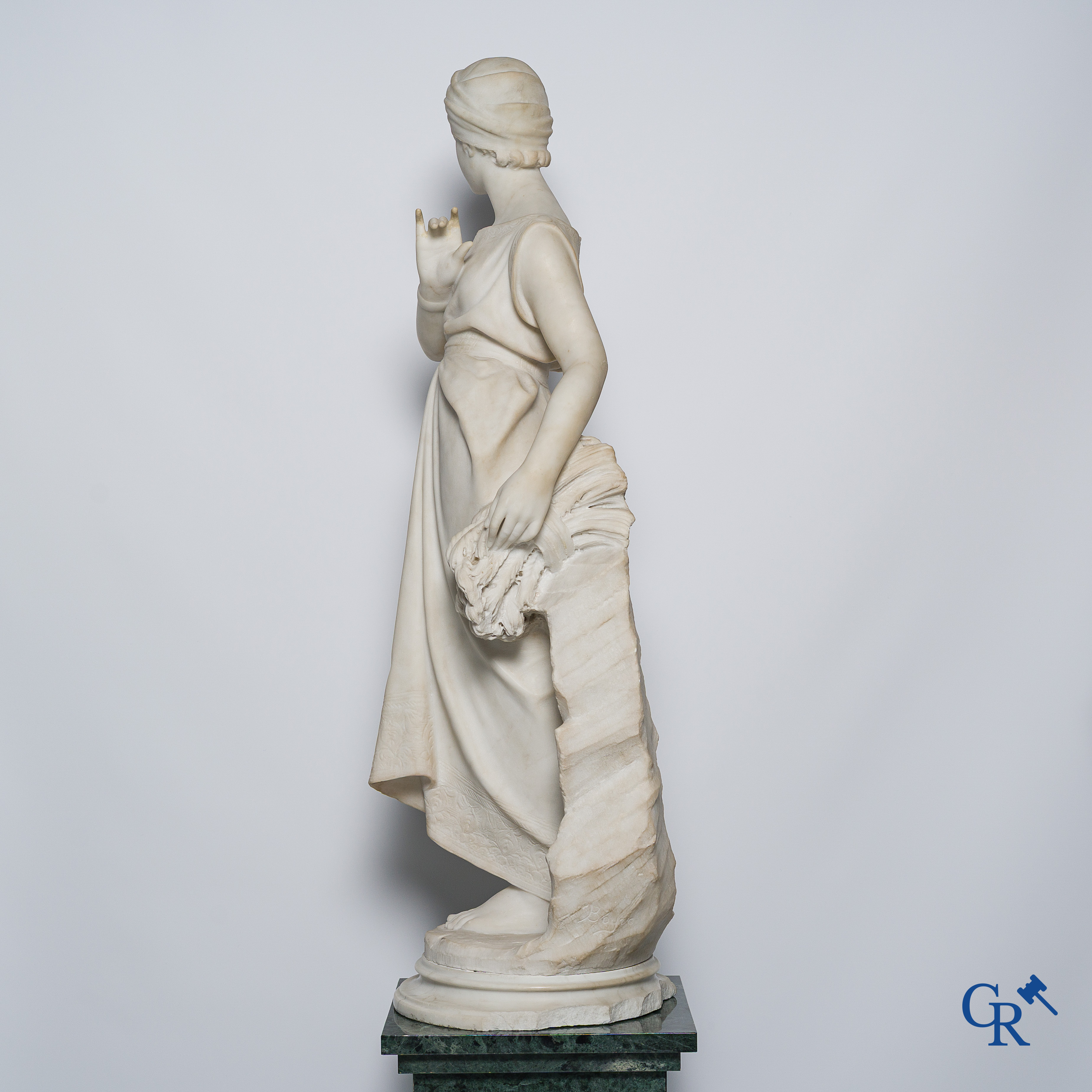 Boyer. Grote en fijn gesculpteerde romantische voorstelling in Carrara marmer gesigneerd Boyer. 19e eeuw.