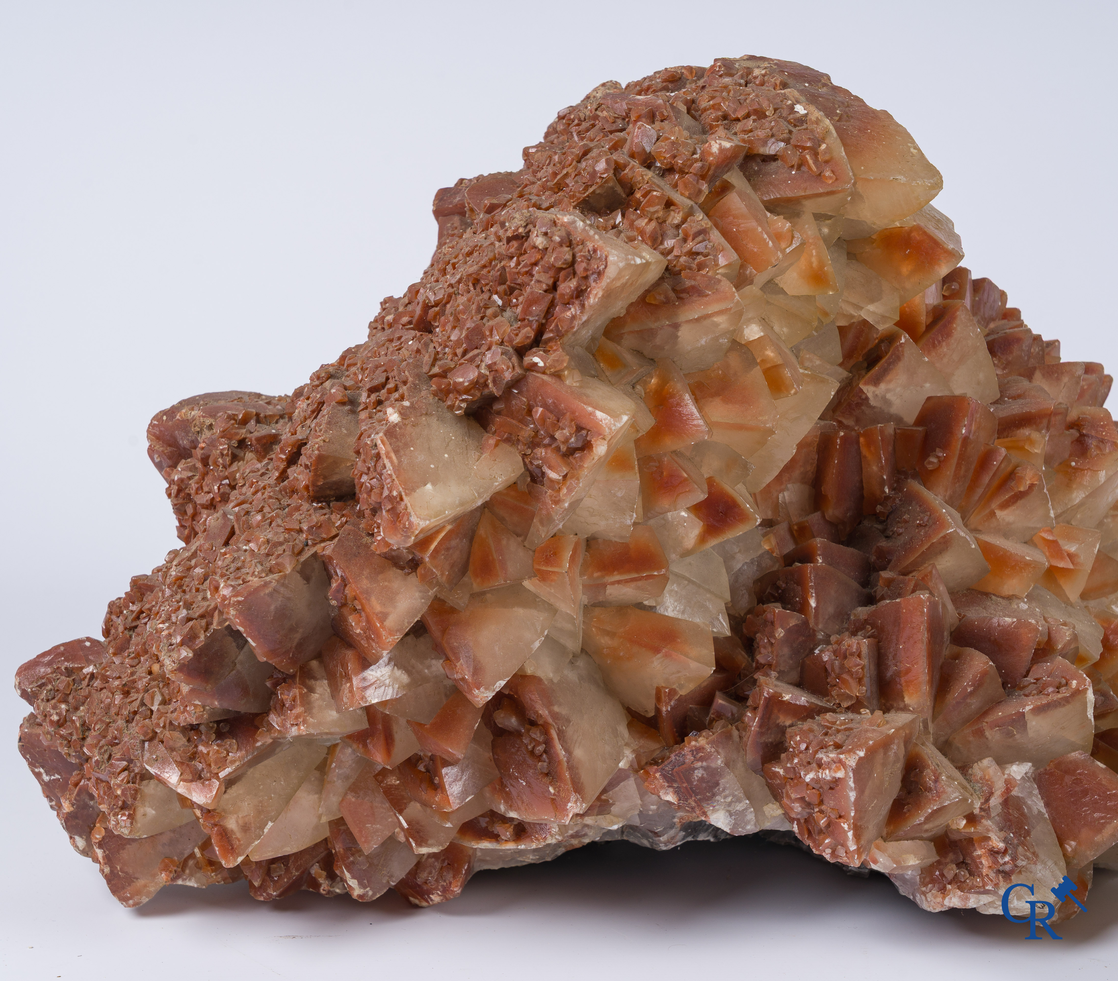 3 stuks gesteente. Een grote Aragonietkristal, een bergkristal en een grote Agaat Geode Duo.