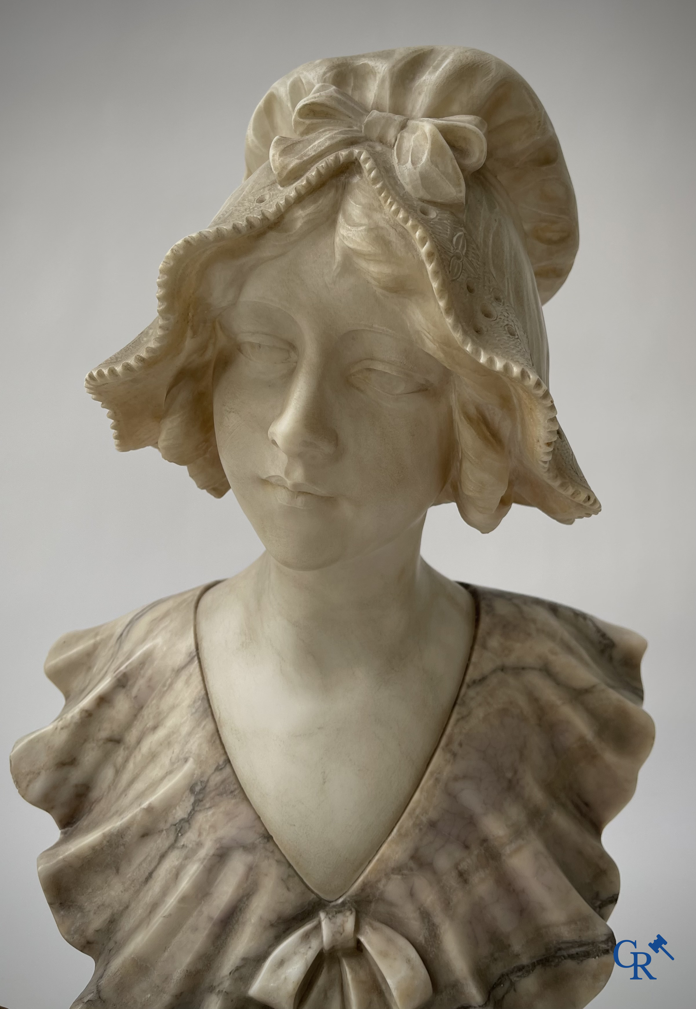 G. Van Vaerenbergh. A large bust in marble signed Van Vaerenbergh and a bust in marble and bronze. Around 1920.