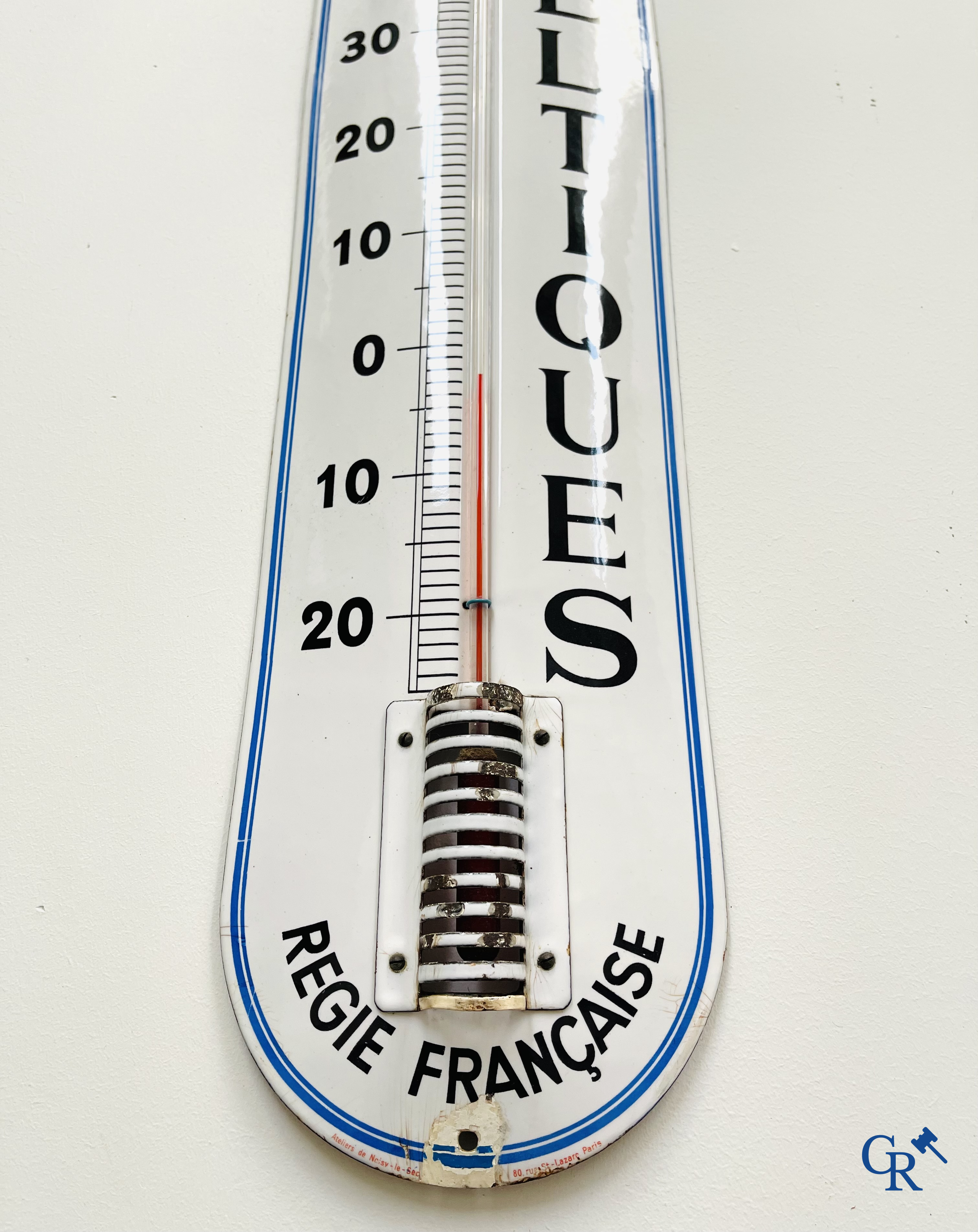 Celtiques, grote emaille publiciteits thermometer geïllustreerd met een ontwerp van René Vincent. Circa 1930.