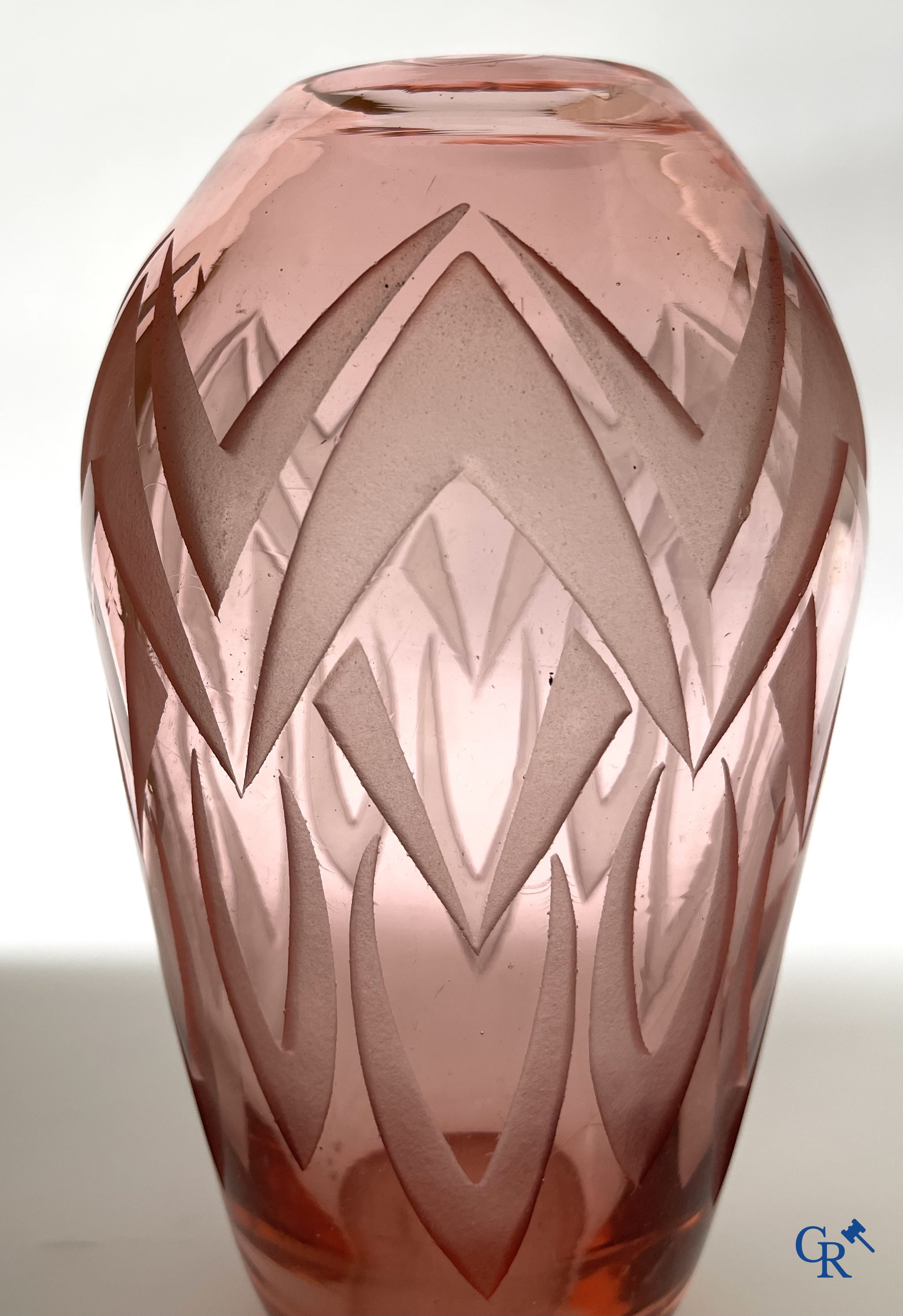 Francois Théodore Legras. Een vaas met geslepen motieven gesigneerd Legras. Art Deco periode.
