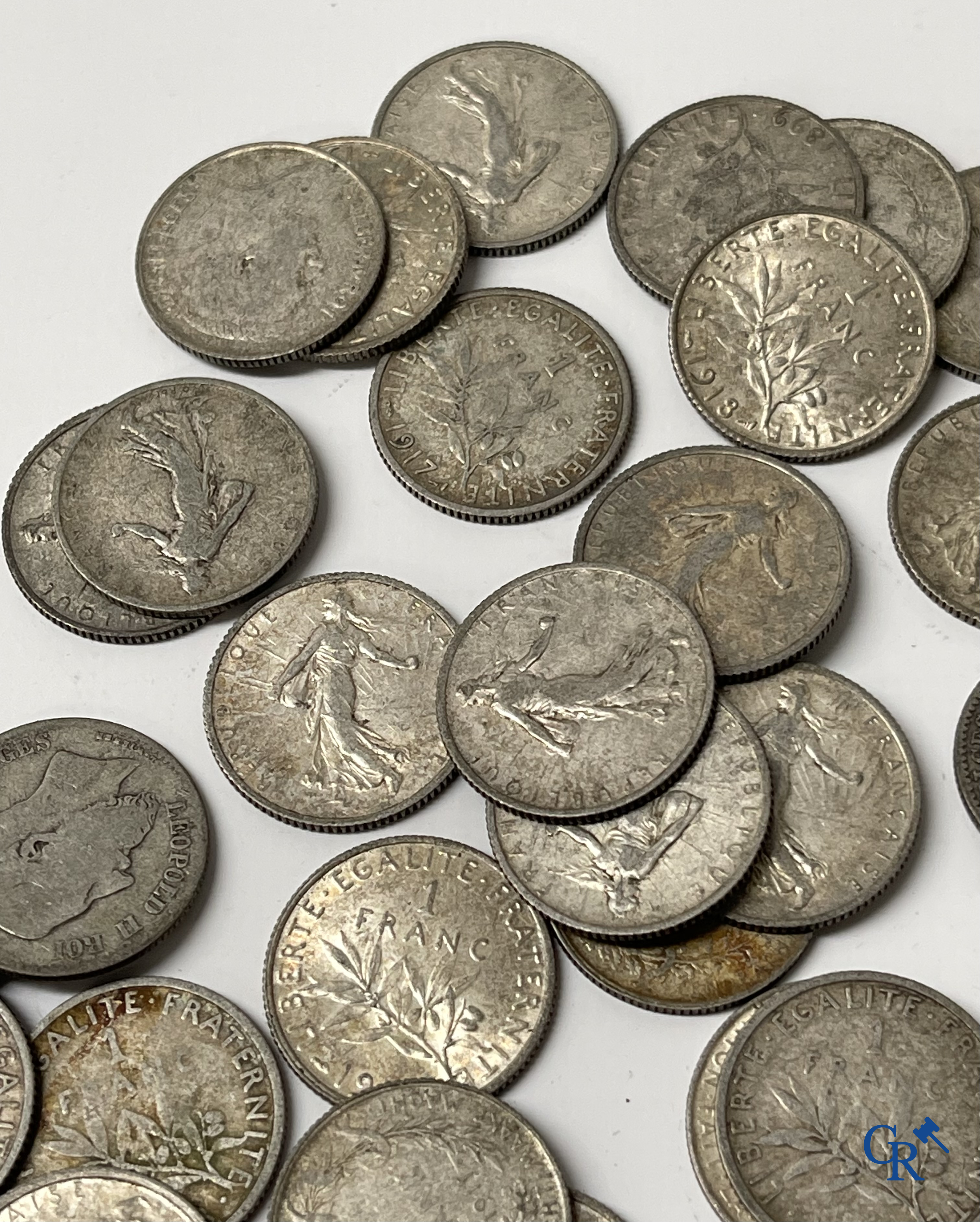 Numismatiek. Munten: Groot lot met Belgische en Franse muntstukken in zilver.