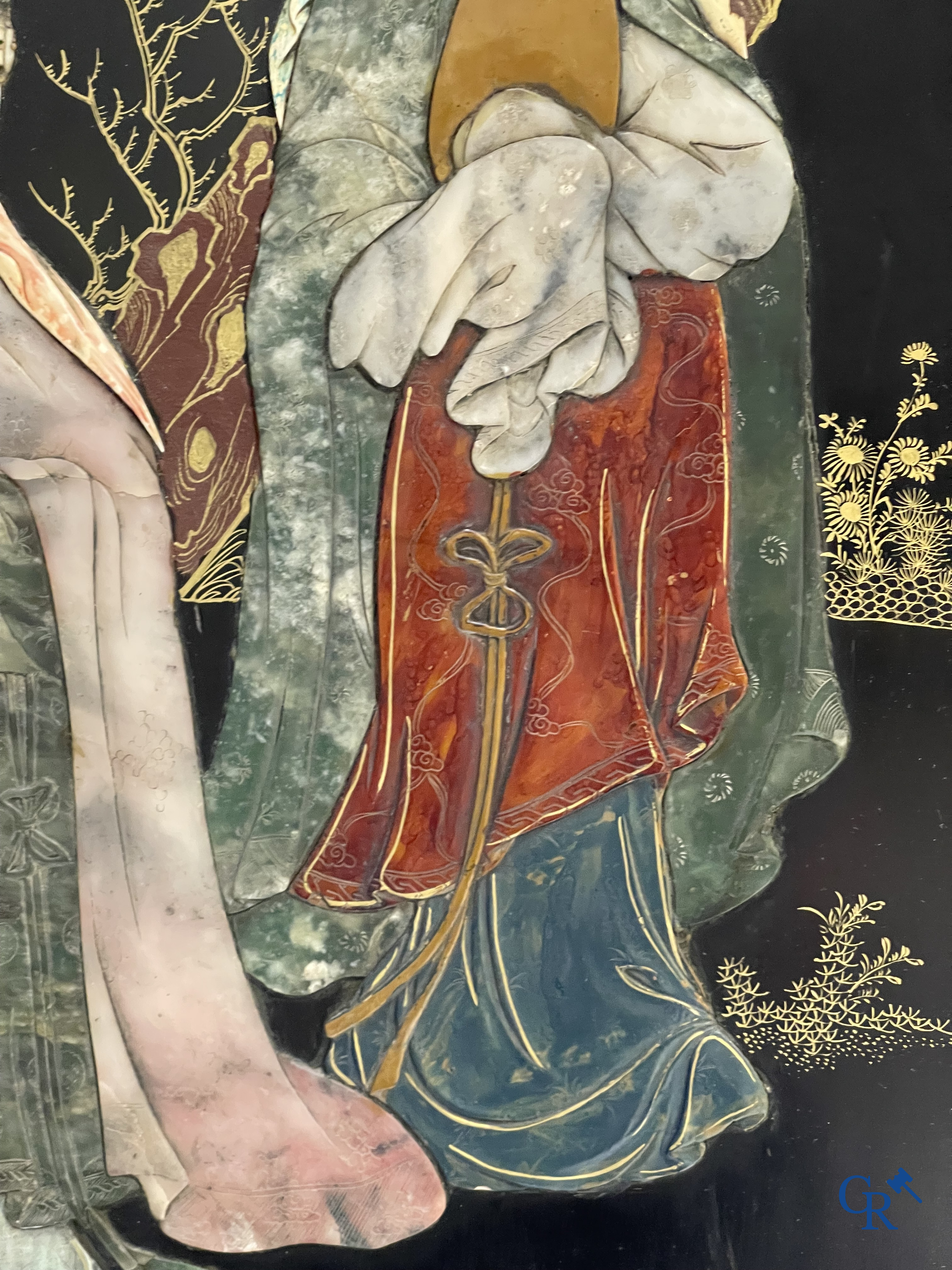 Asian Art. Large room devider in Chinese lacquerware set with various types of stone and inlays. 1st half of the 20th century.