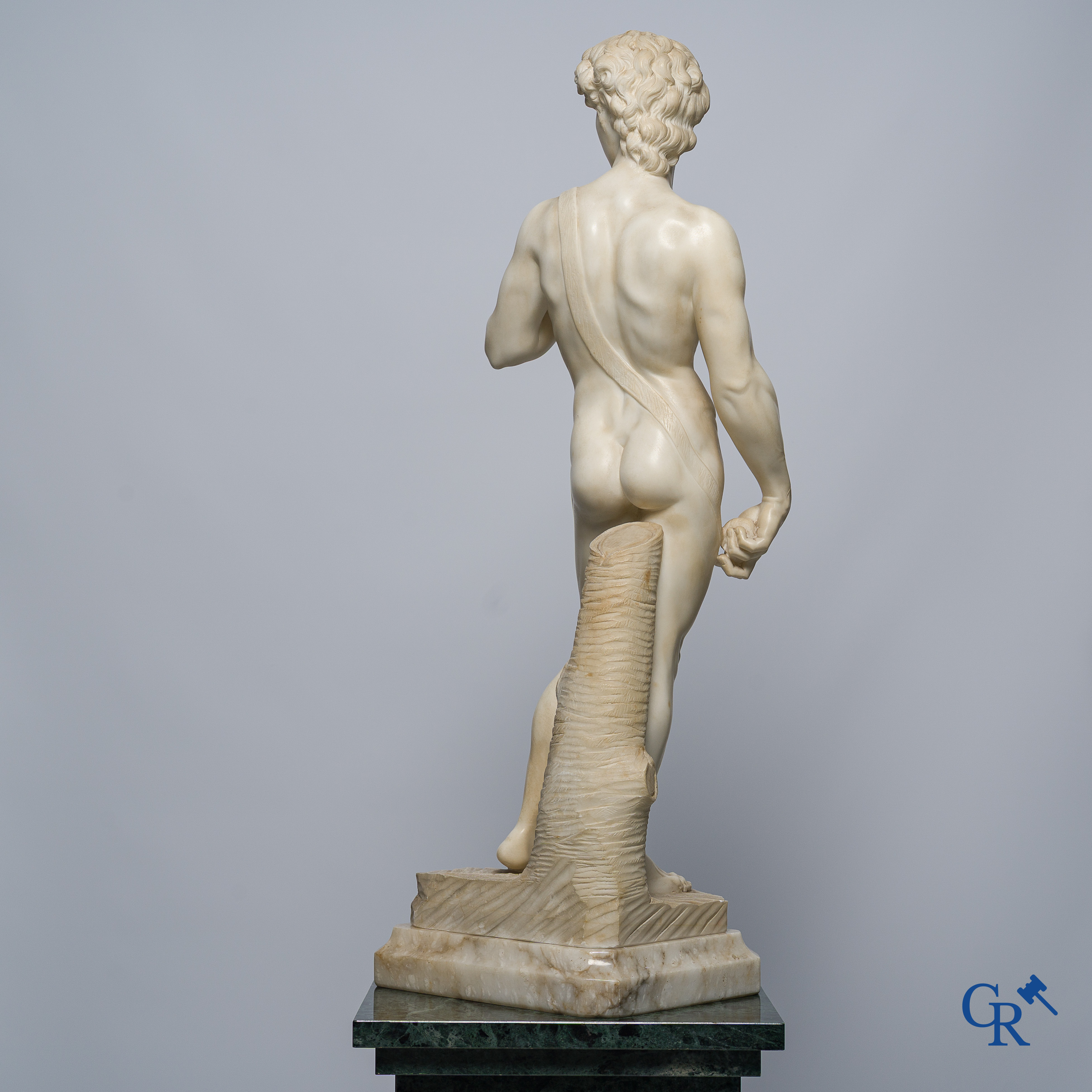 Michelangelo (naar) In de antieke stijl. Voorstelling van David in gesculpteerde marmer. Midden 20ste eeuw.