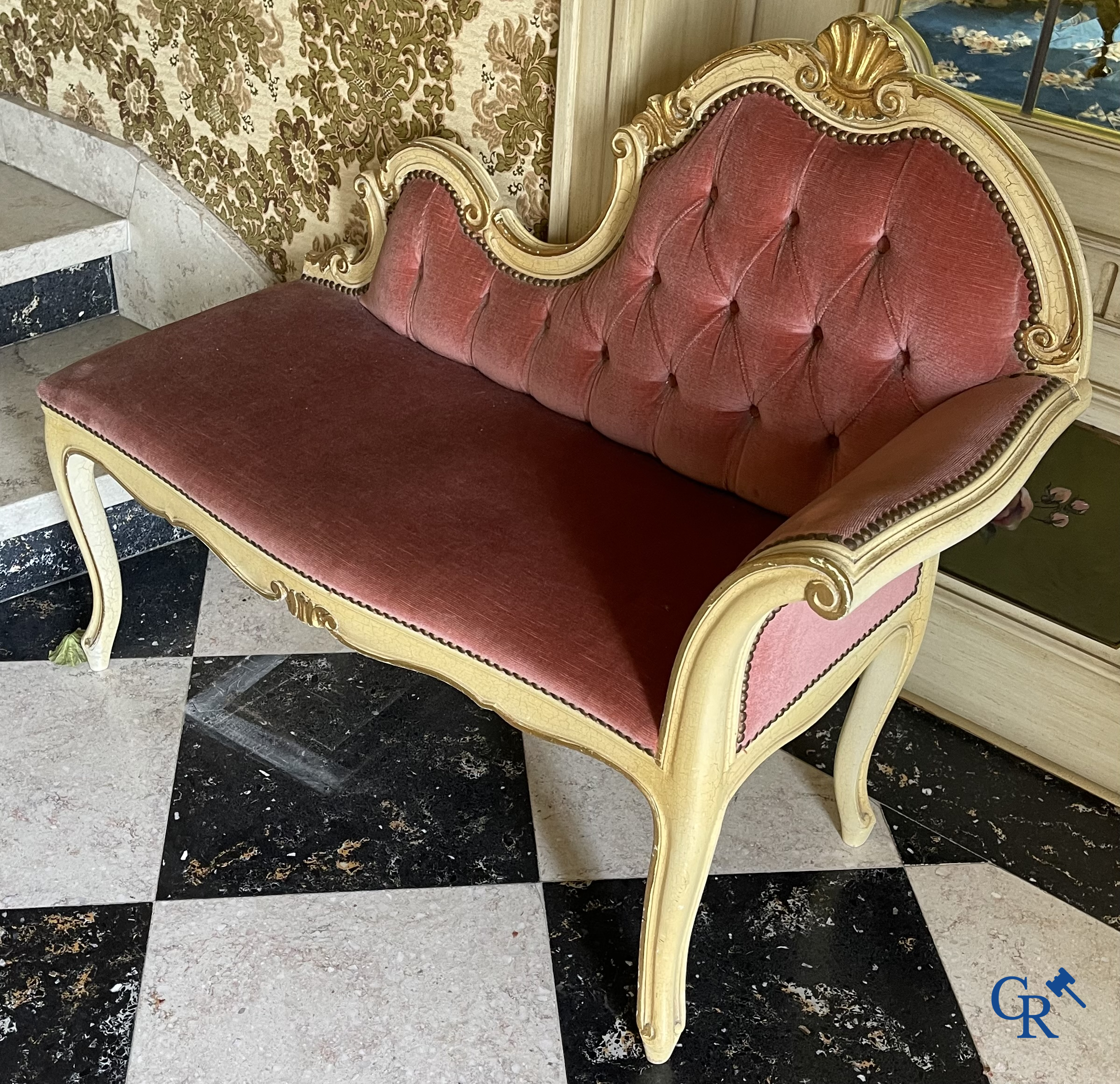 Furniture. Extensive lot with gilded and painted wooden furniture. Console with mirror, chest of drawers, armchairs, etc.
