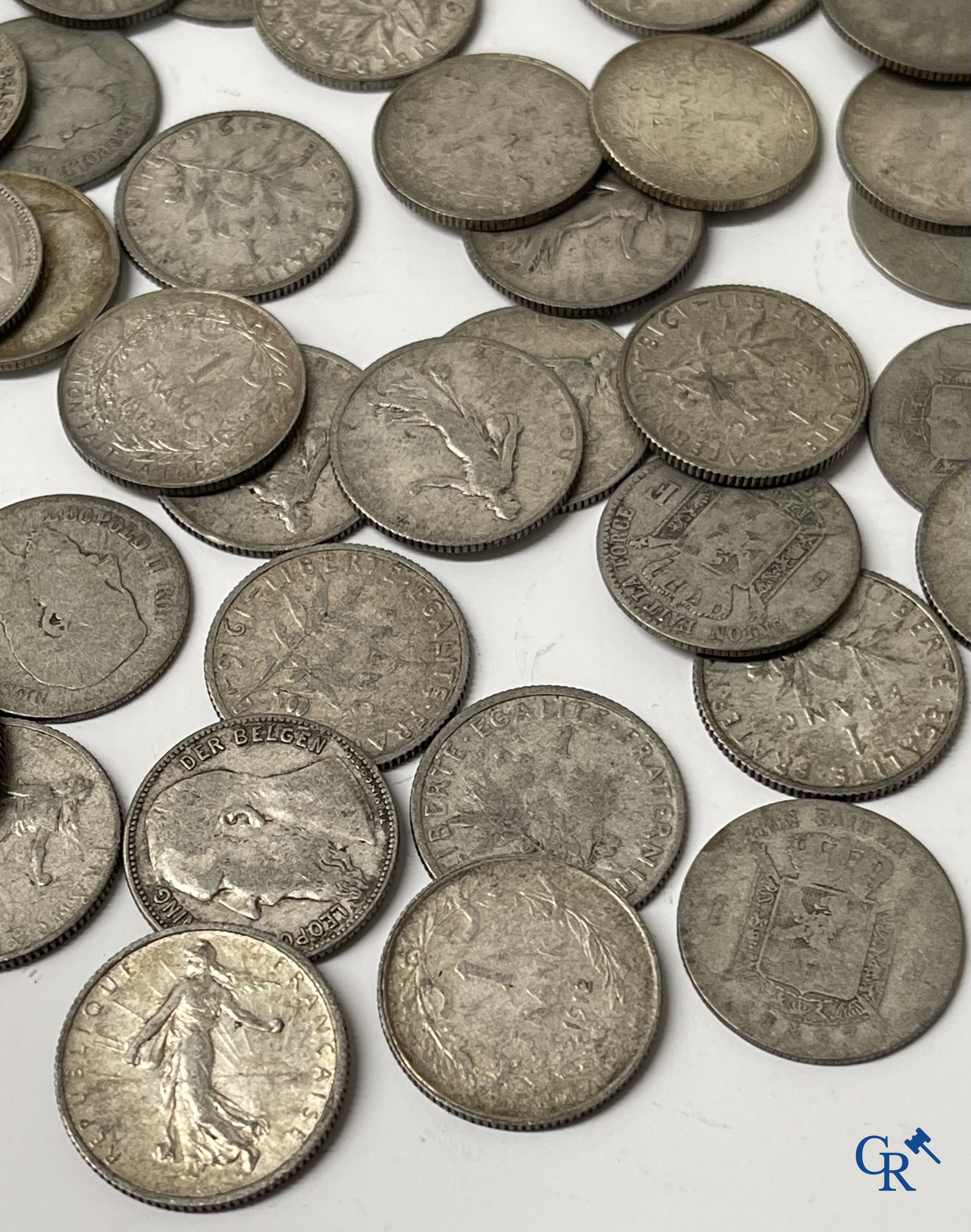 Numismatiek. Munten: Groot lot met Belgische en Franse muntstukken in zilver.