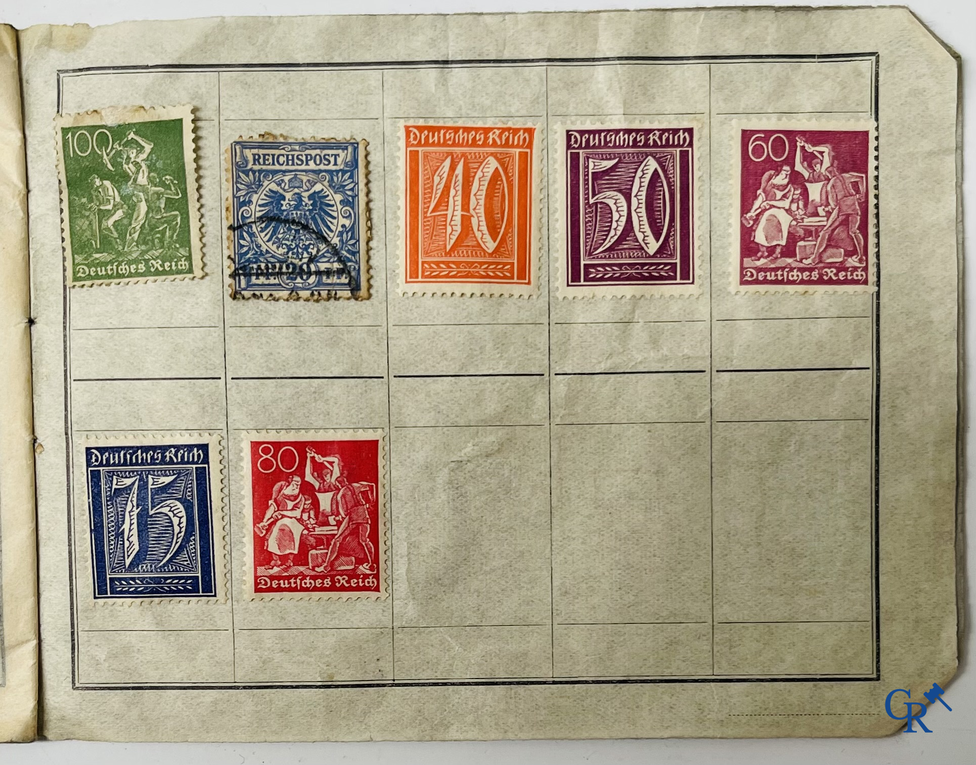 Filatelie. Album met verschillende zeldzame antieke postzegels, waaronder vroege Belgische postzegels.