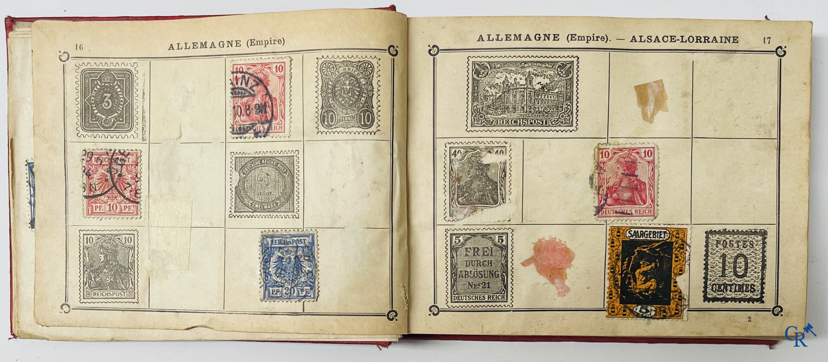 Filatelie. Album met verschillende zeldzame antieke postzegels, waaronder vroege Belgische postzegels.