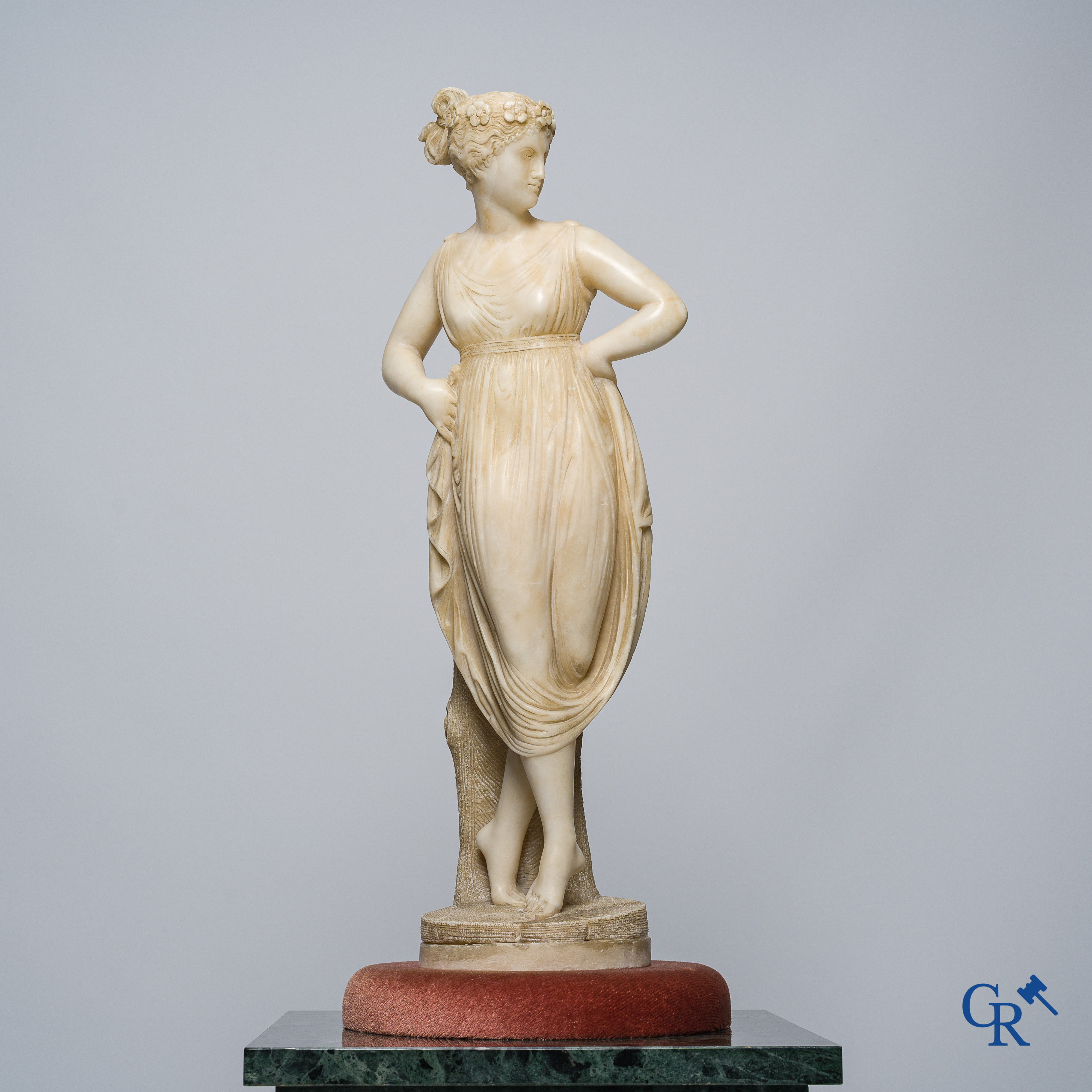 Naar een model van Antonio Canova. Gesculpteerd albast. Circa 1900.