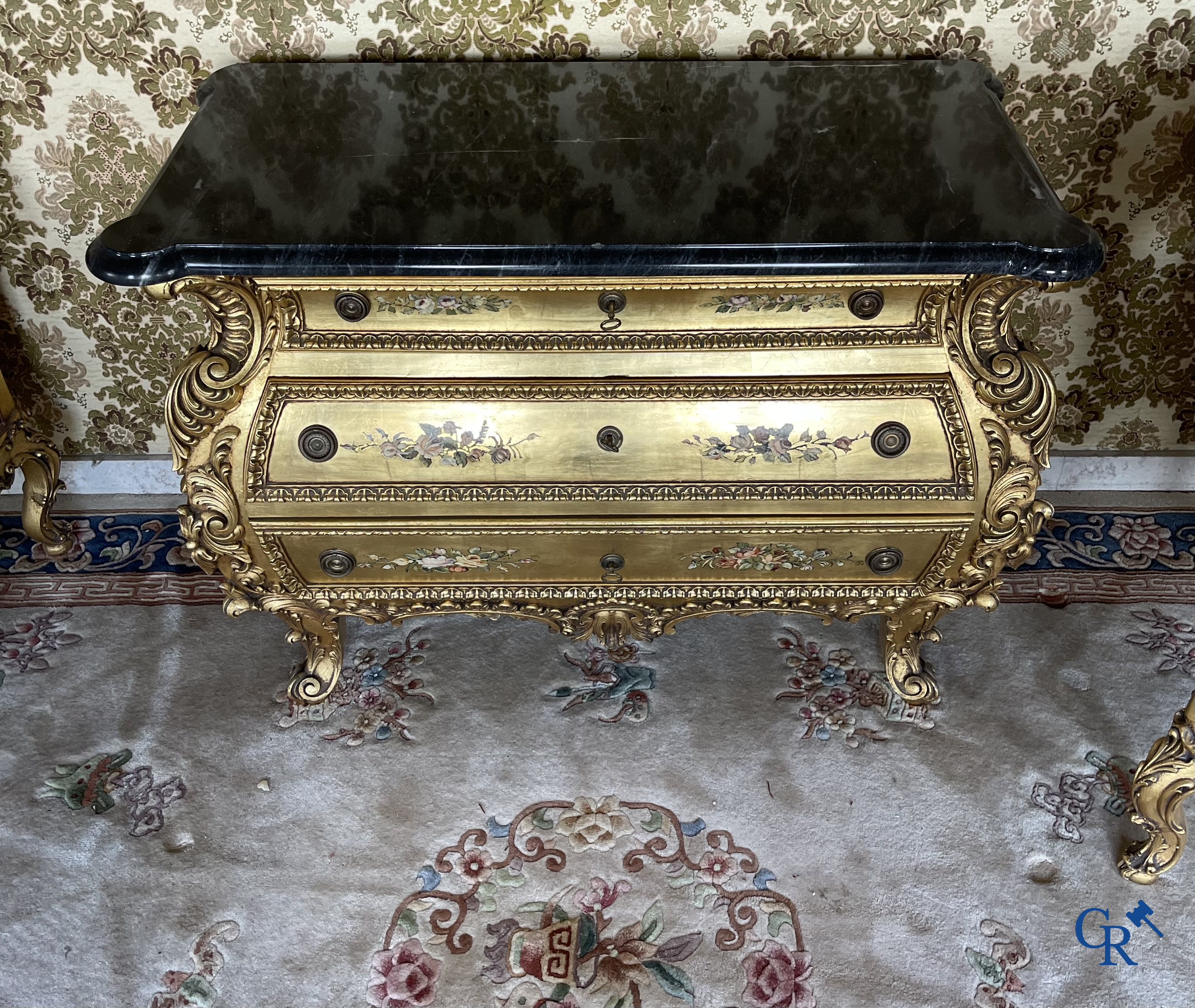 Furniture. Extensive lot with gilded and painted wooden furniture. Console with mirror, chest of drawers, armchairs, etc.