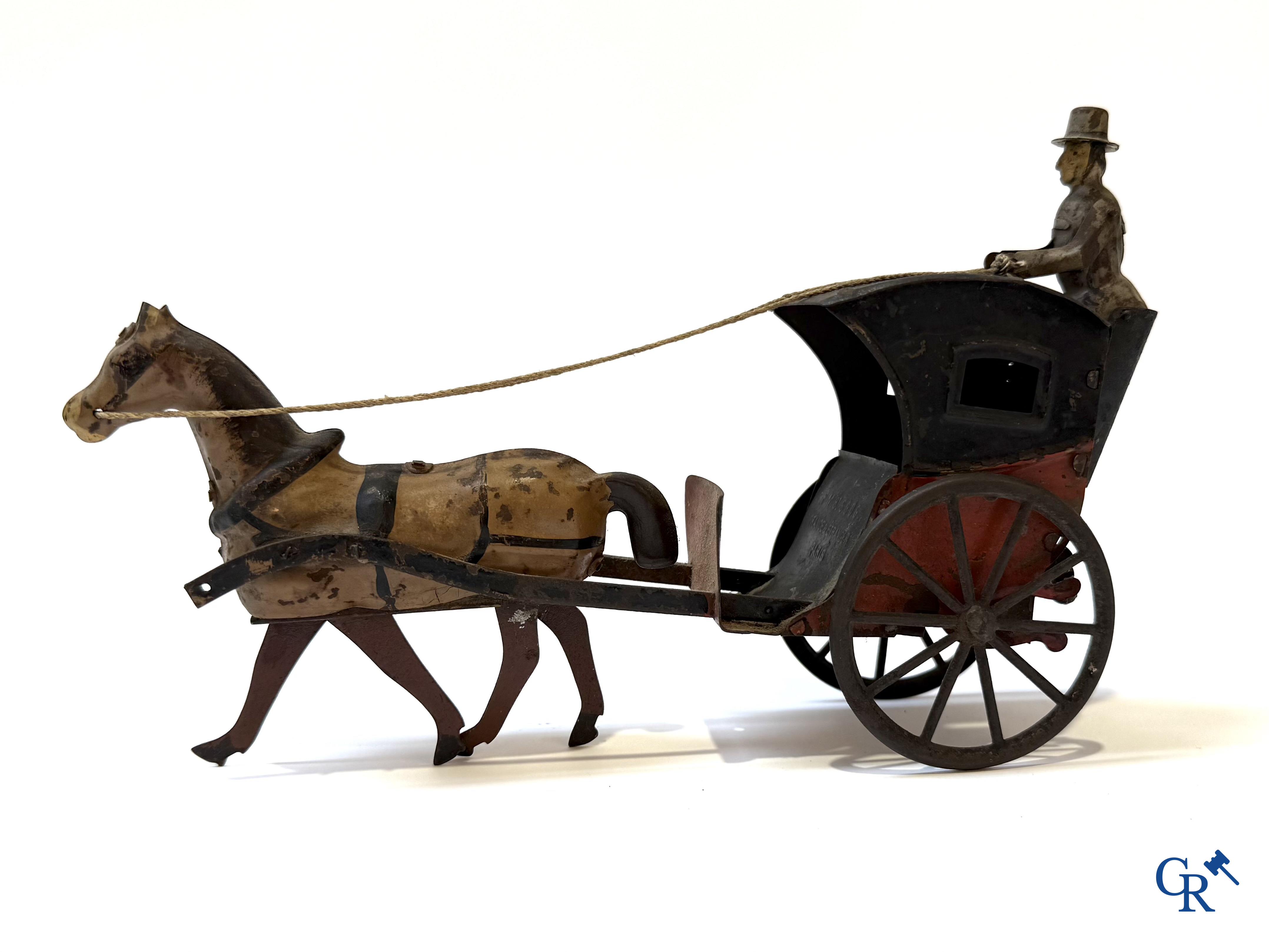 Fernand Martin, mechanisch speelgoed, zeldzame koets met paard, beschilderd blik. Gemerkt F.M. France Paris. Circa 1905.