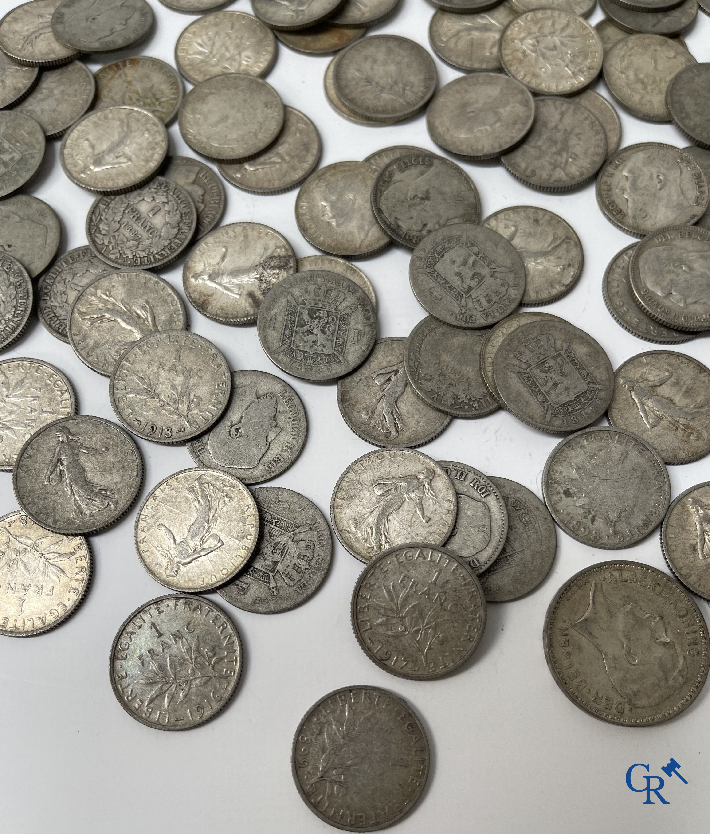 Numismatiek. Munten: Groot lot met Belgische en Franse muntstukken in zilver.