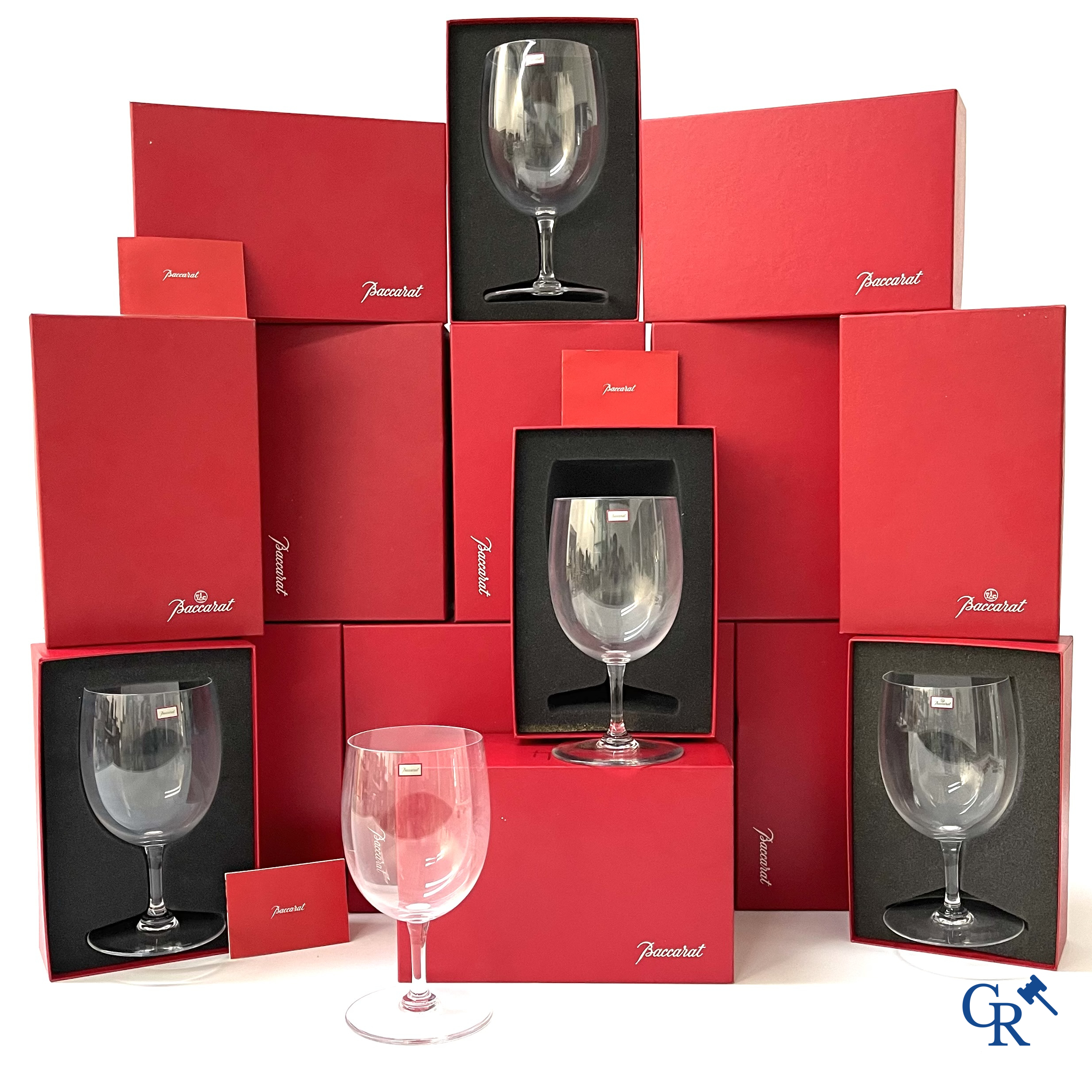 Baccarat France. Een reeks van 12 grote degustatieglazen voor wijn in kristal. Gesigneerd. Nieuwstaat.