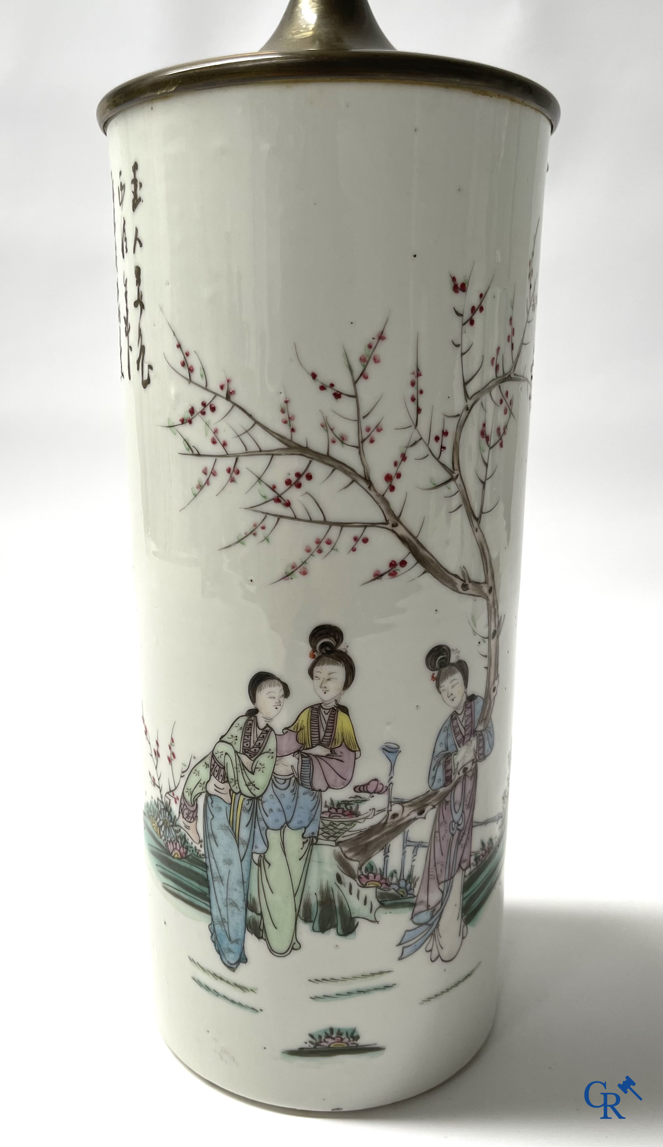 Aziatica, Chinees porselein. Reeks van 5 Chinese hoedenstaanders waarvan 4 gemonteerd als lamp.