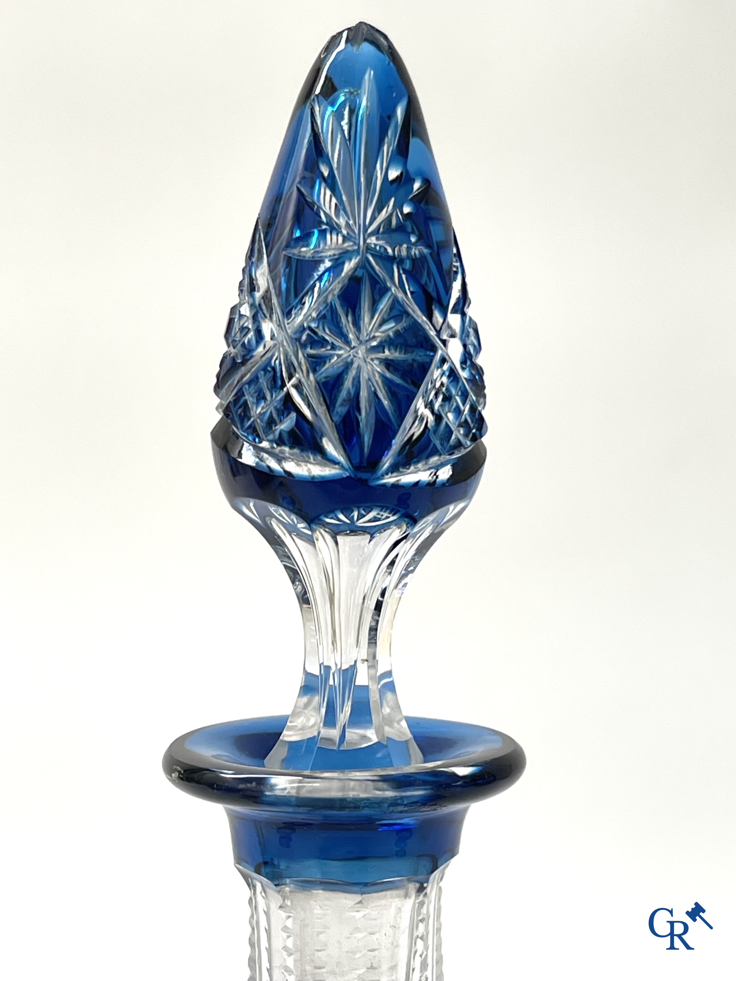 Val Saint Lambert. Carafe taillé en cristal avec 6 verres colorés dans la boîte d'origine.