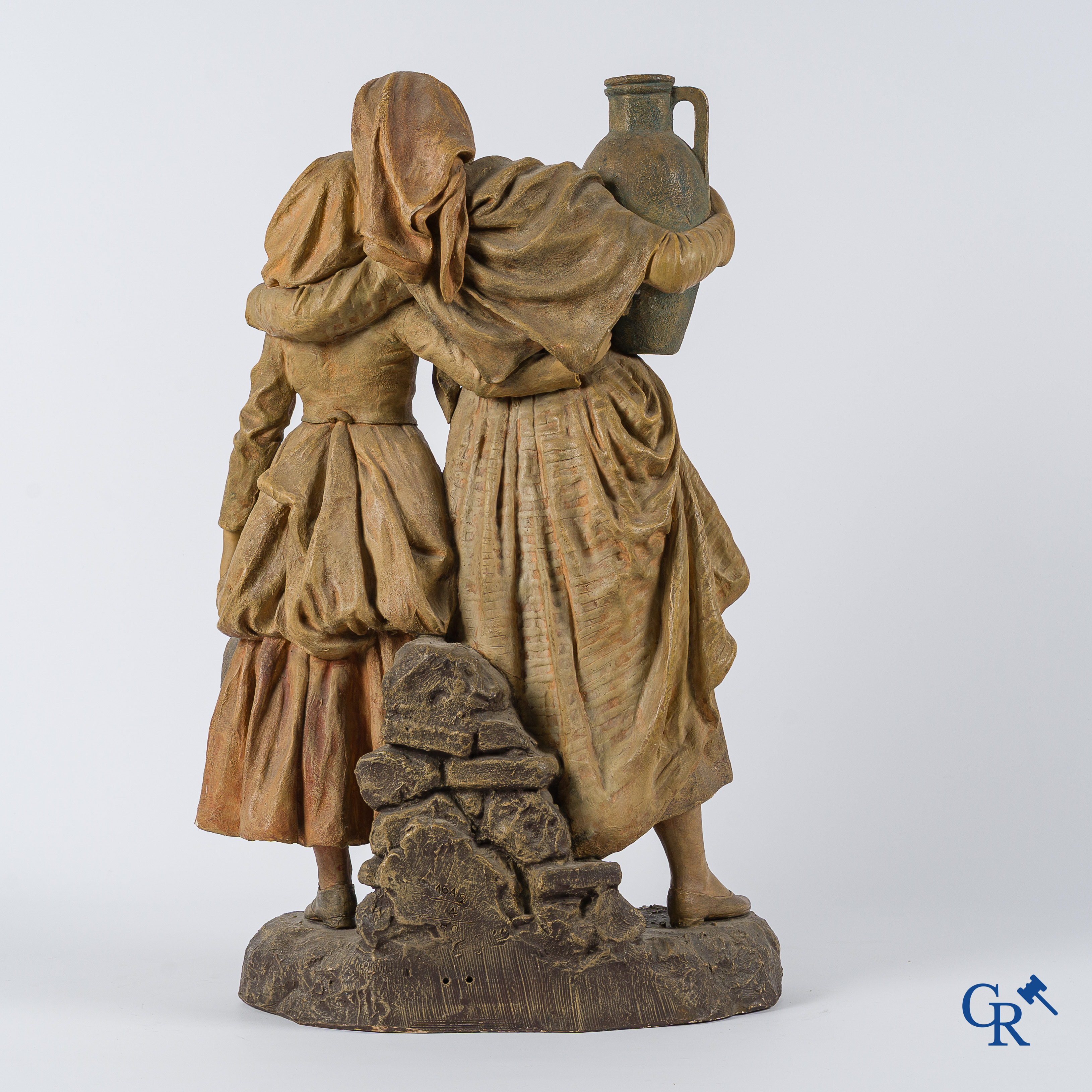 Friedrich Goldscheider Wien. Groot terra cotta beeld, de waterdraagsters. Gesigneerd G. Tole, circa 1910.