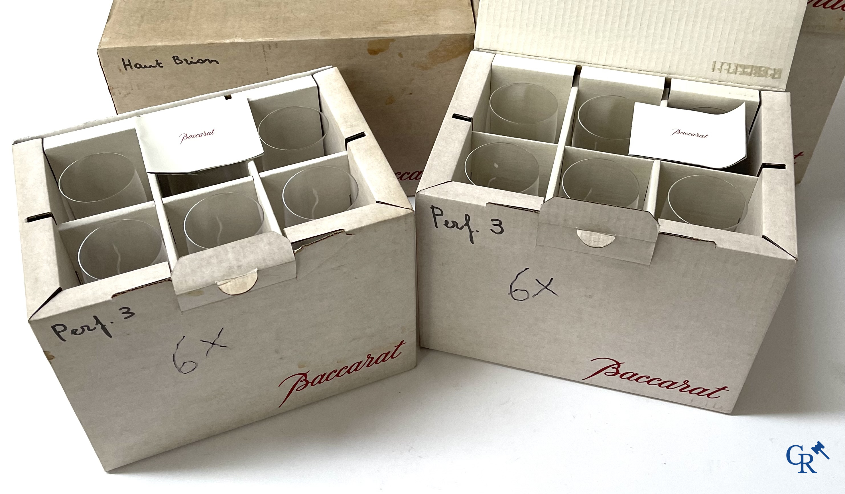 Baccarat France. Een groot lot (87 stuks) met kristallen glazen. De meeste in de originele doos. Gesigneerd.