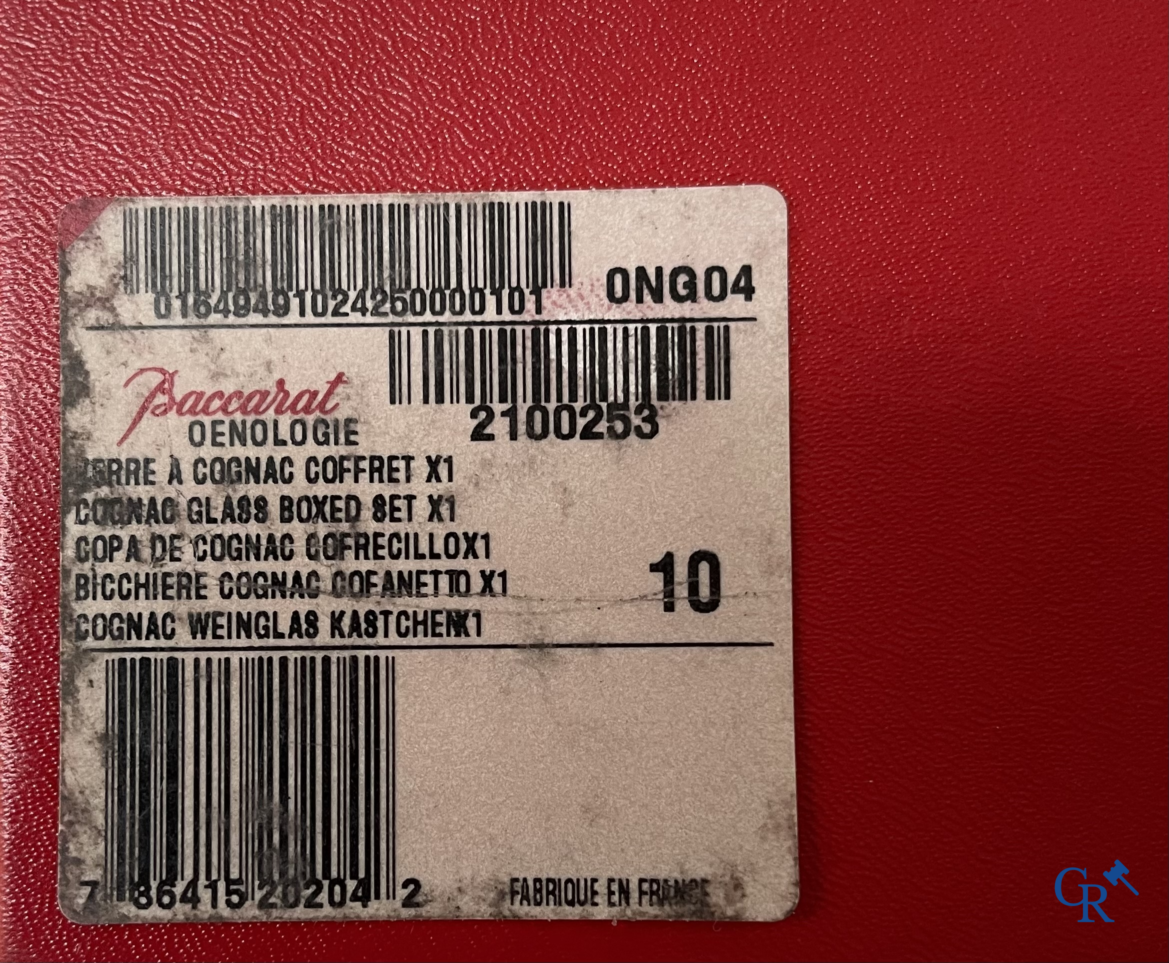 Baccarat. Een reeks van 12 kristallen cognac glazen in hun originele rode doos. Gesigneerd. Nieuwstaat.
