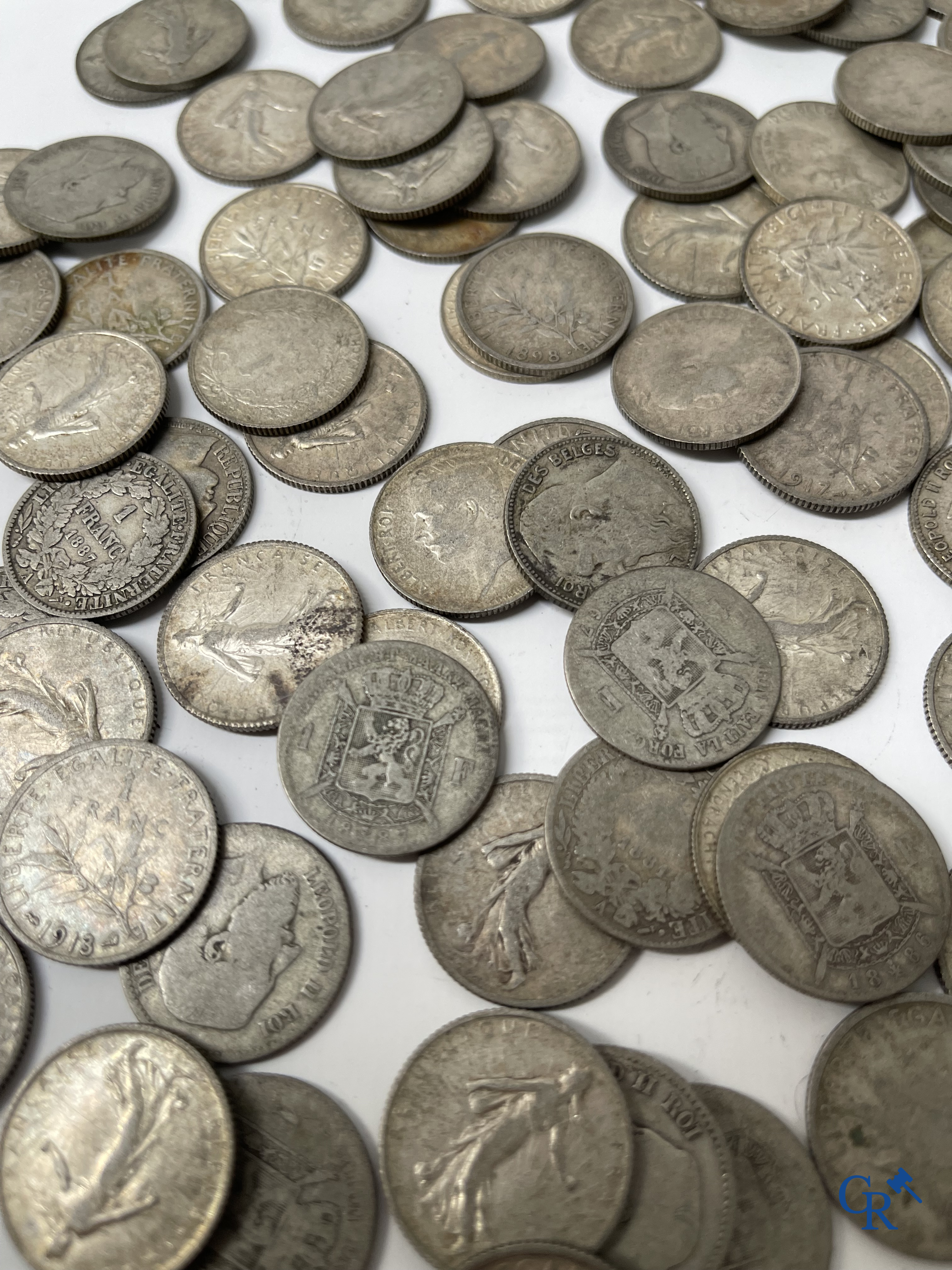 Numismatiek. Munten: Groot lot met Belgische en Franse muntstukken in zilver.