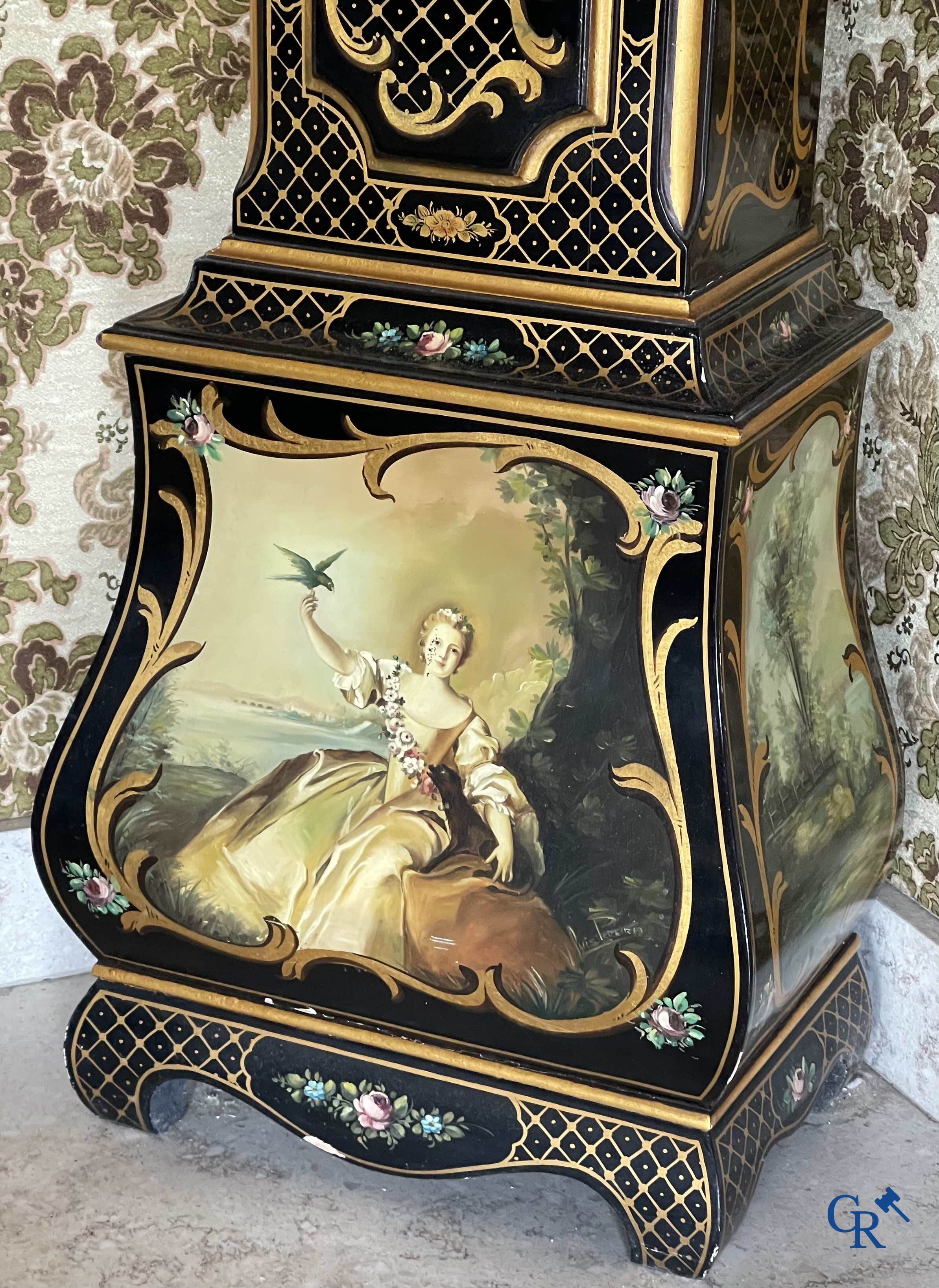 Furniture. Extensive lot with gilded and painted wooden furniture. Console with mirror, chest of drawers, armchairs, etc.