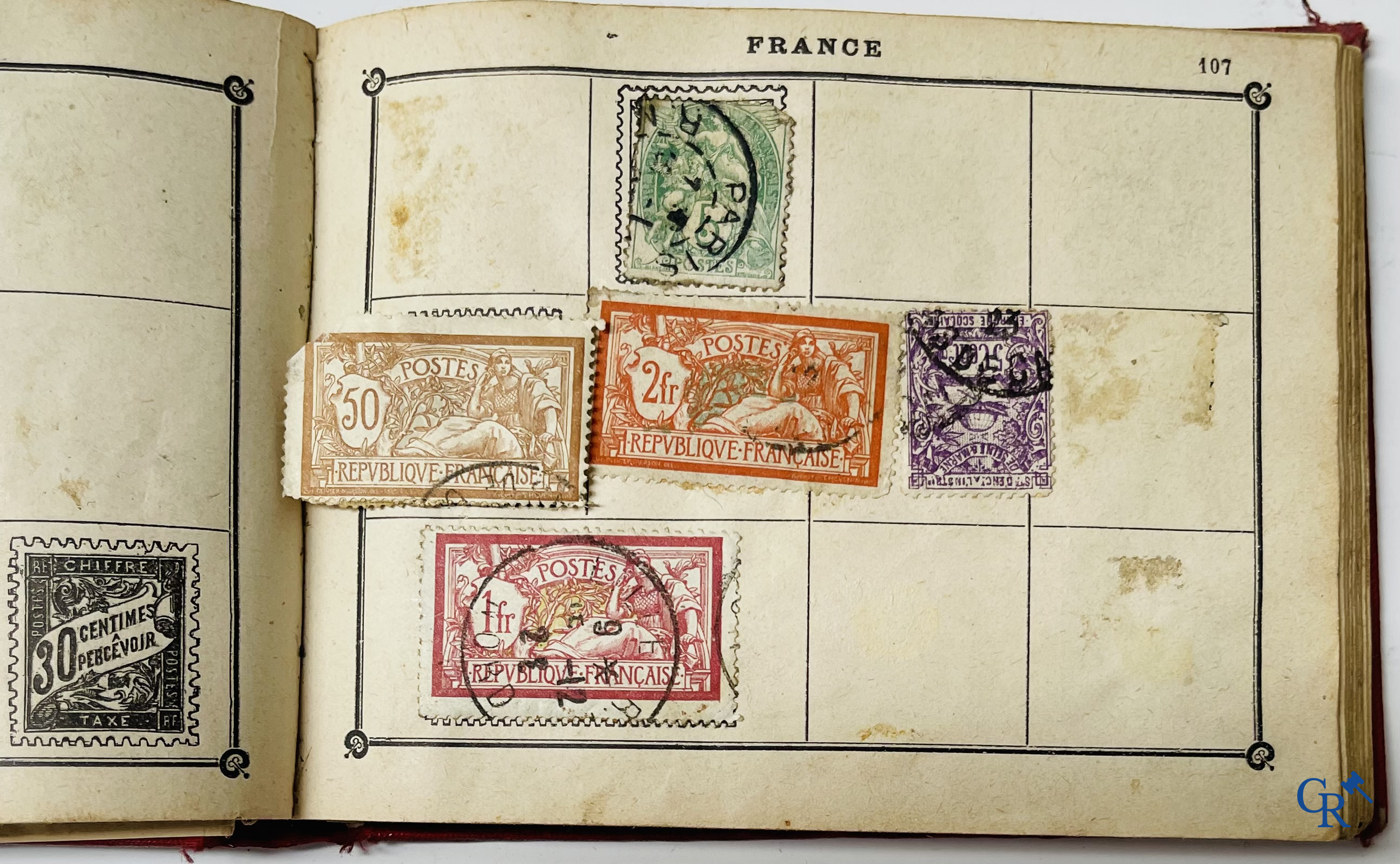 Filatelie. Album met verschillende zeldzame antieke postzegels, waaronder vroege Belgische postzegels.