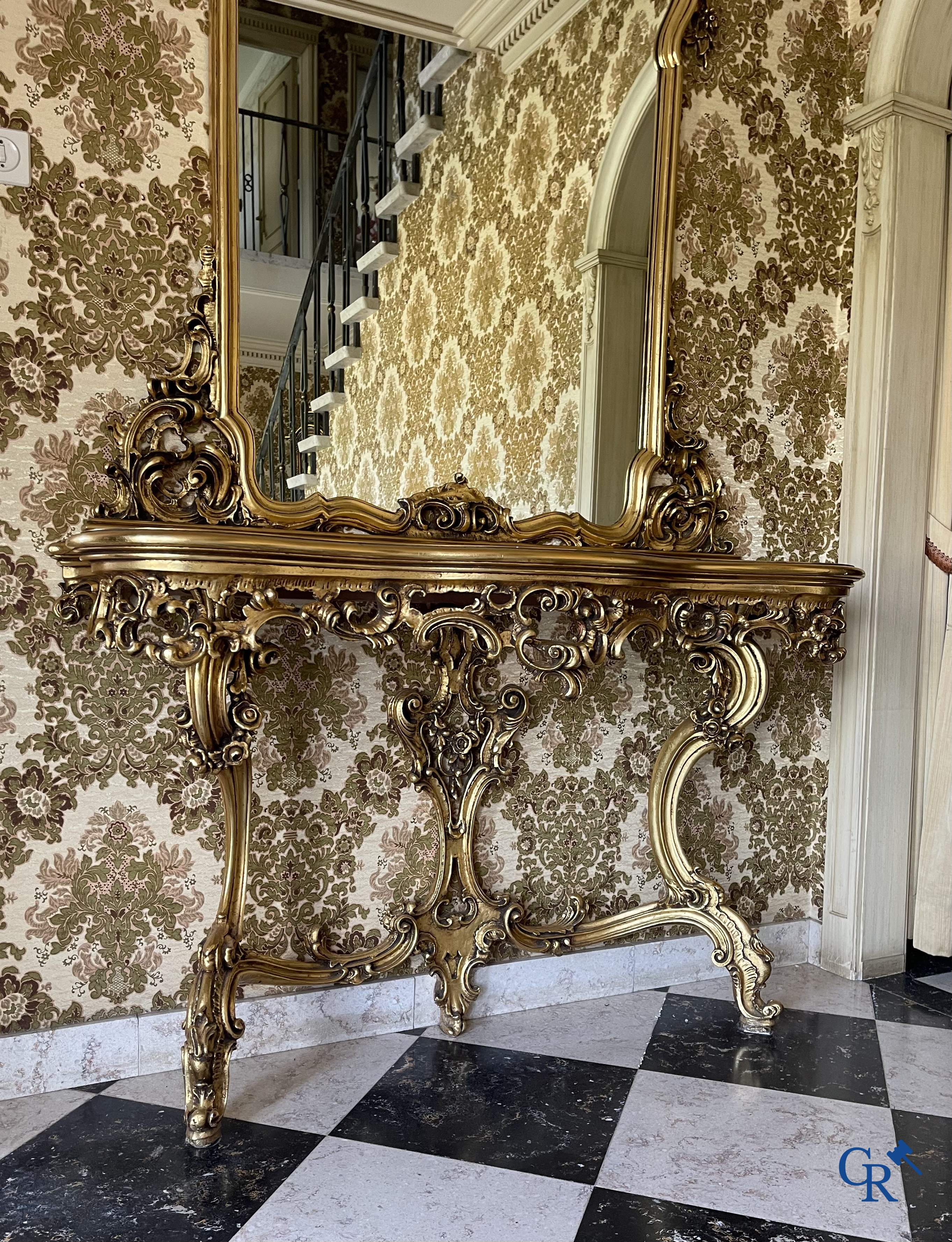 Furniture. Extensive lot with gilded and painted wooden furniture. Console with mirror, chest of drawers, armchairs, etc.